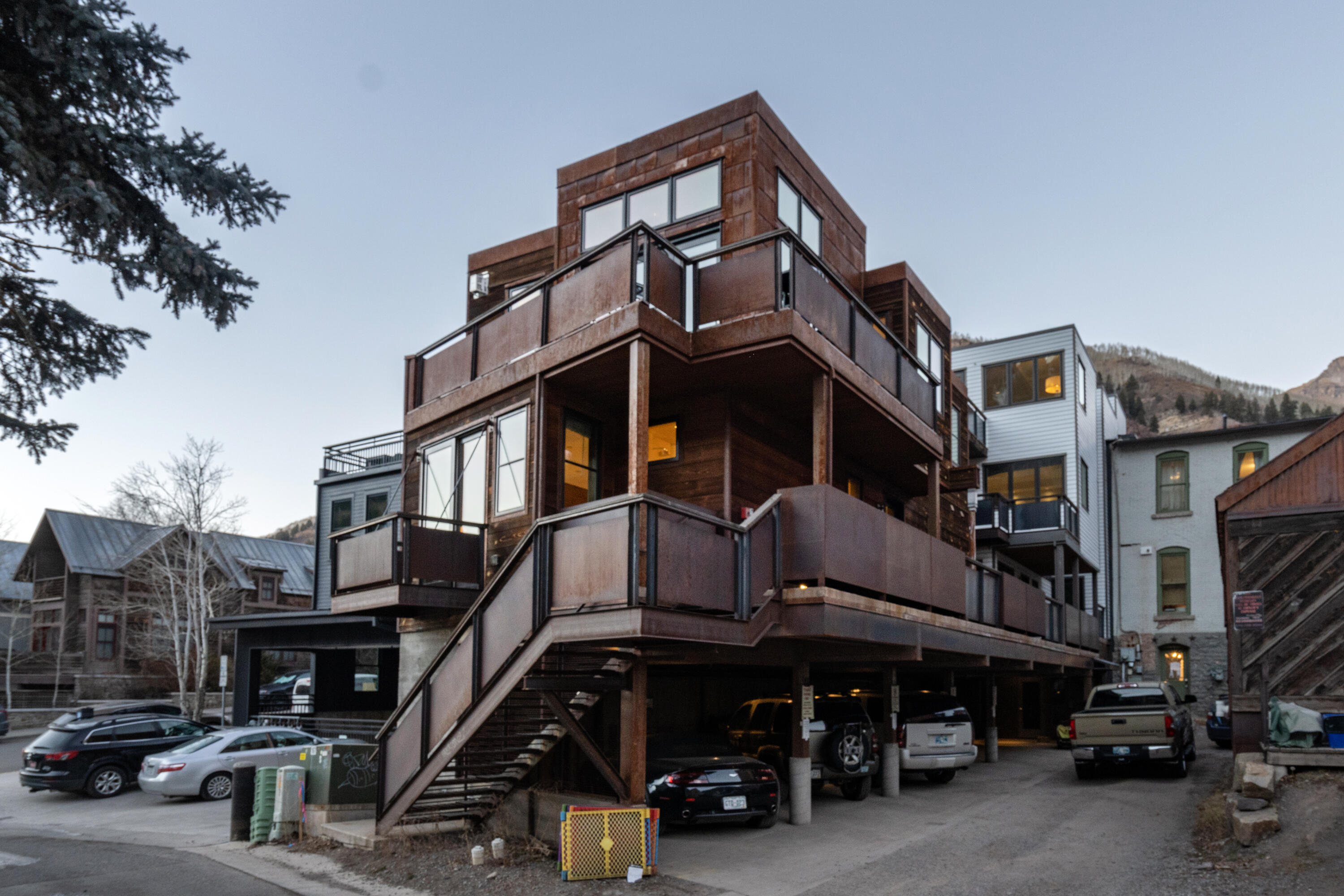 394 W Colorado Avenue