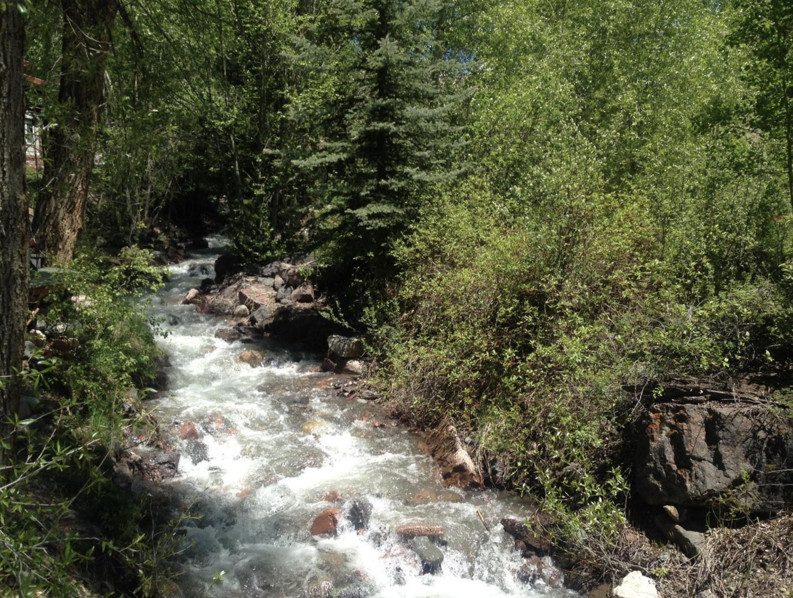 475/477 W Galena Avenue