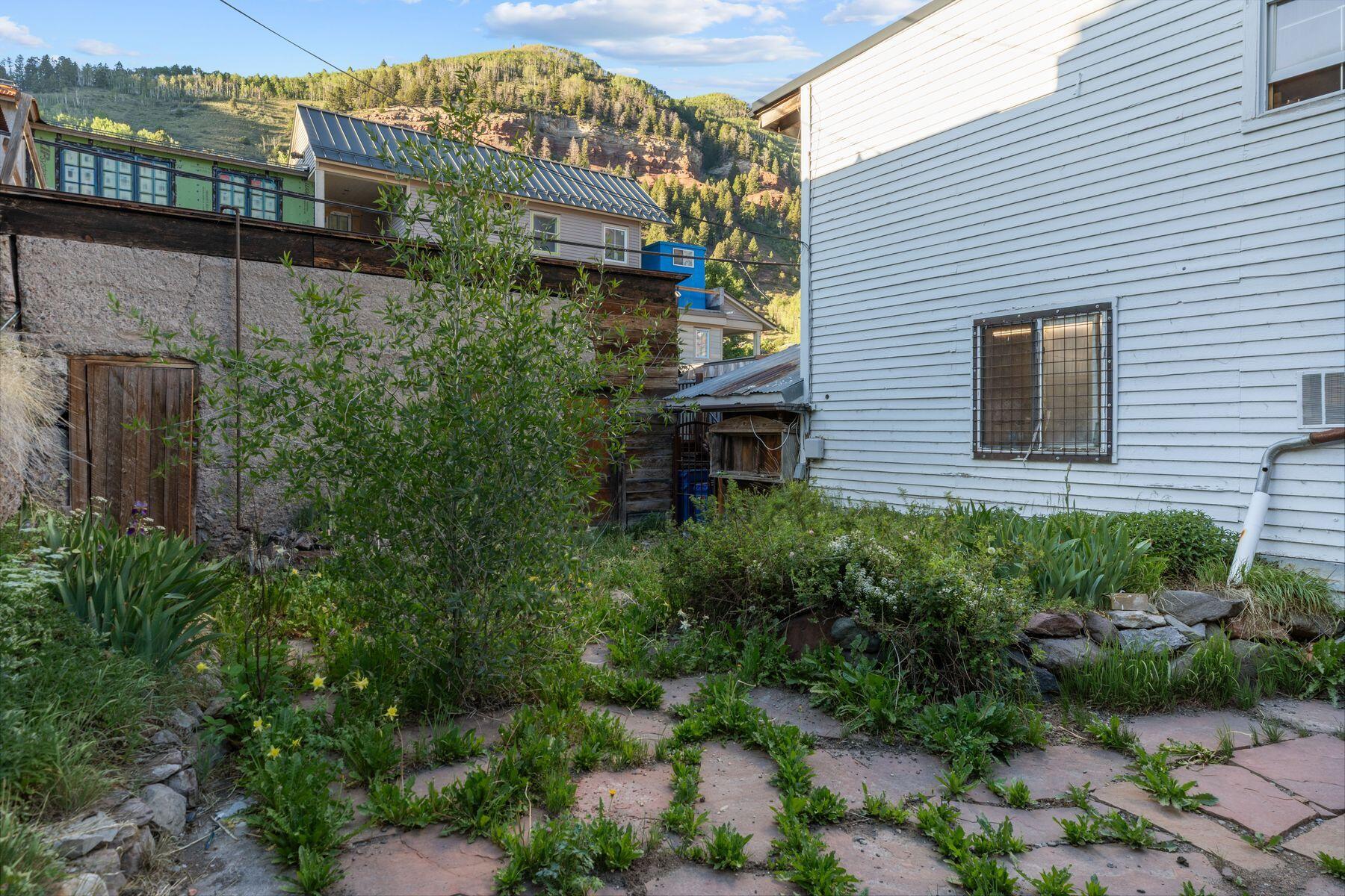 109 W Colorado Avenue