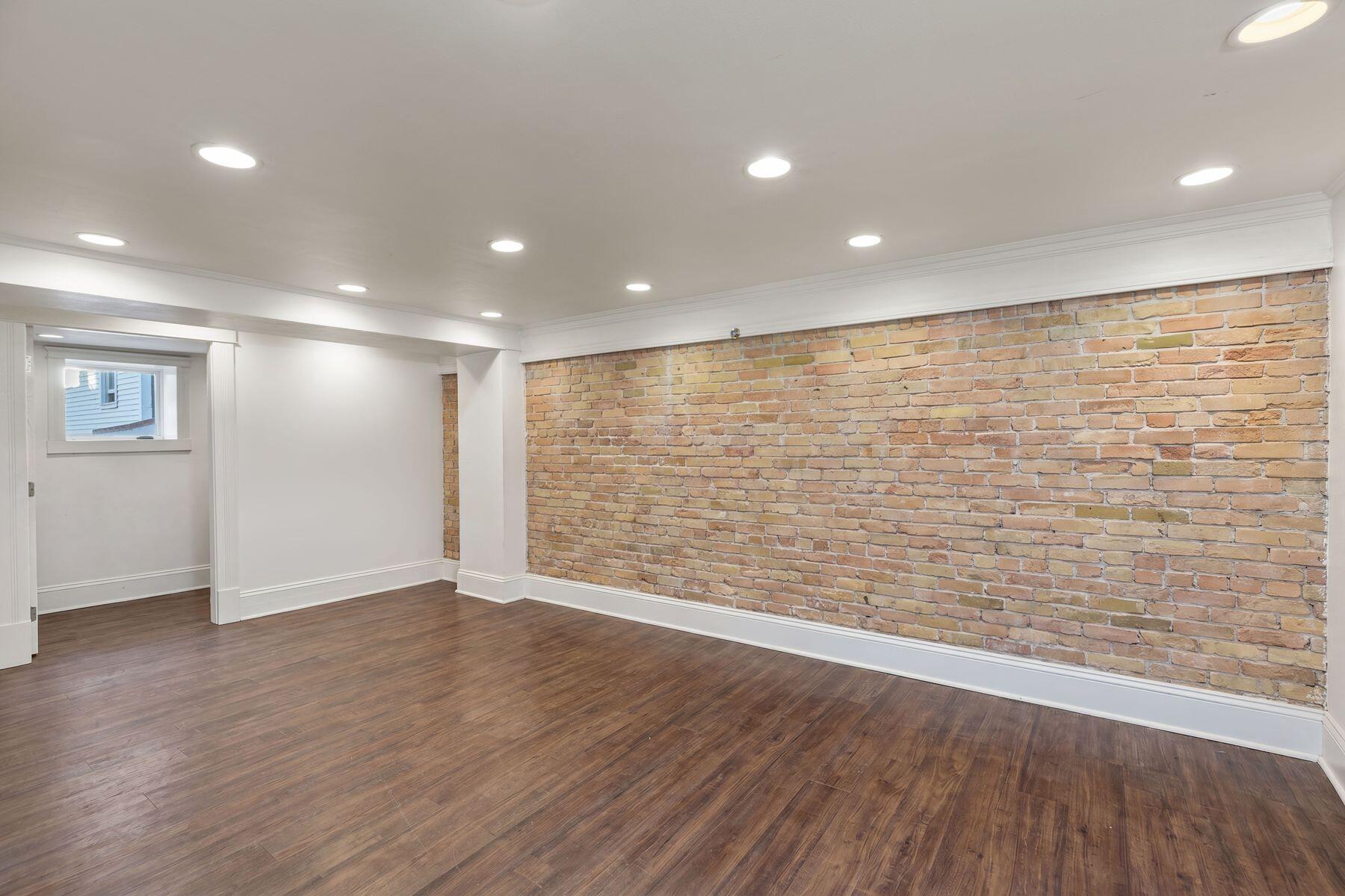109 W Colorado Avenue