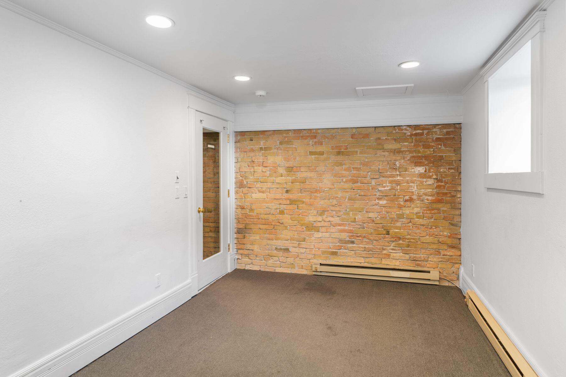 109 W Colorado Avenue