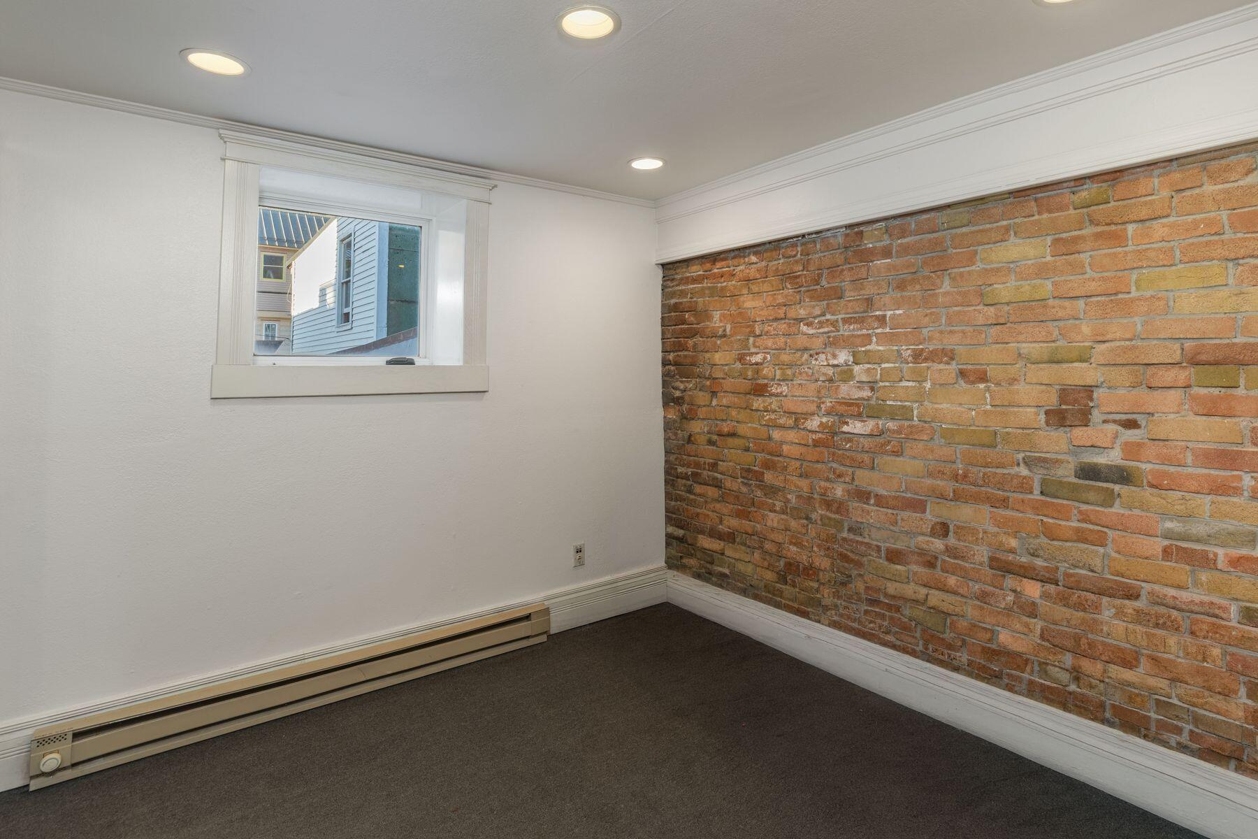 109 W Colorado Avenue