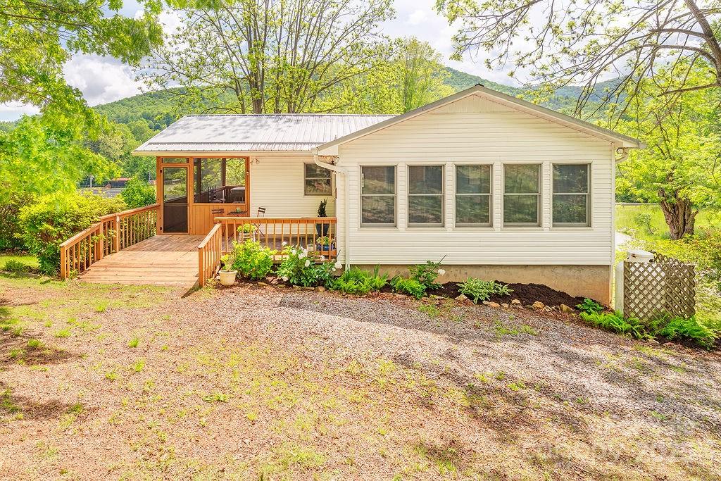 124 Beaverdam Loop Road