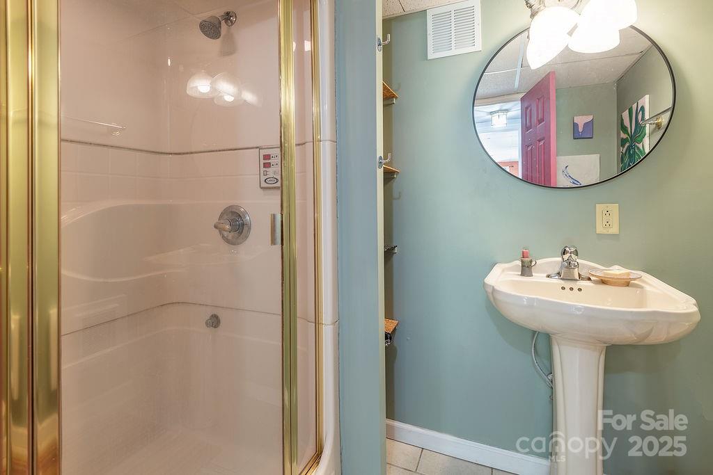 124 Beaverdam Loop Road