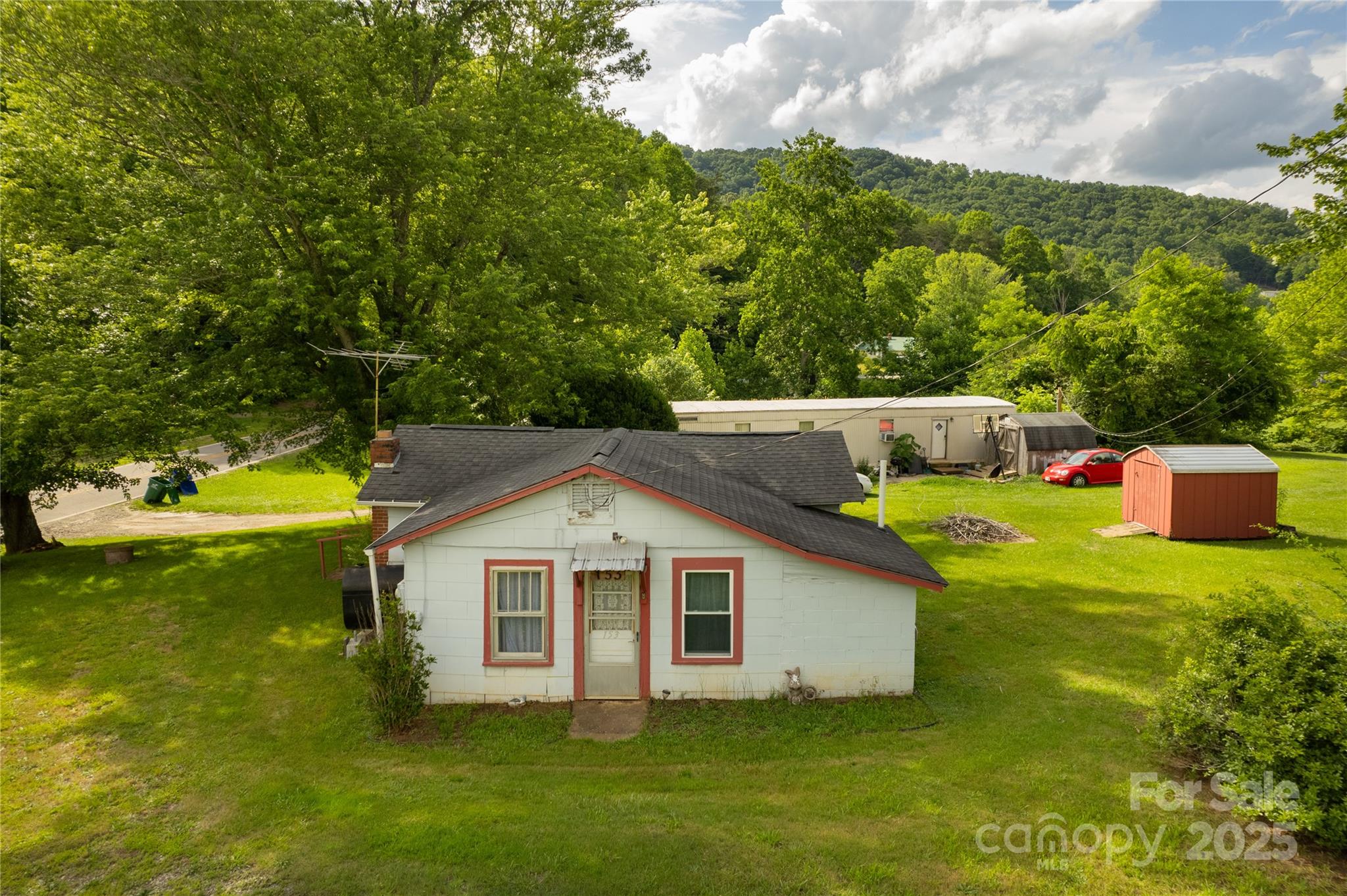 153 Beaverdam Loop Road