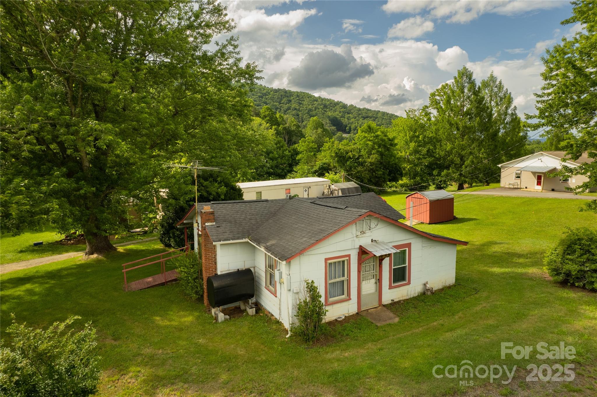 153 Beaverdam Loop Road