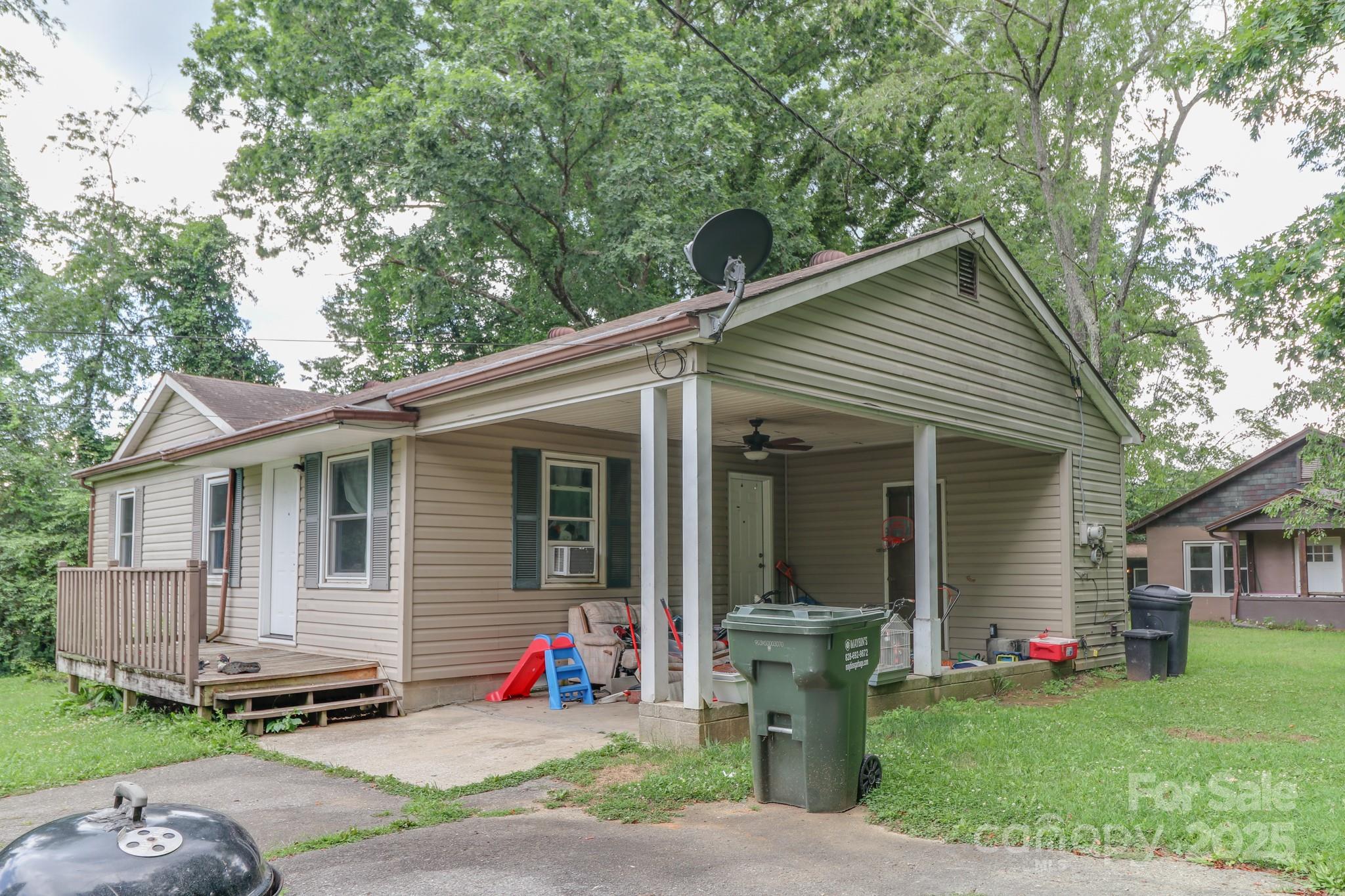 412 W Chestnut Drive