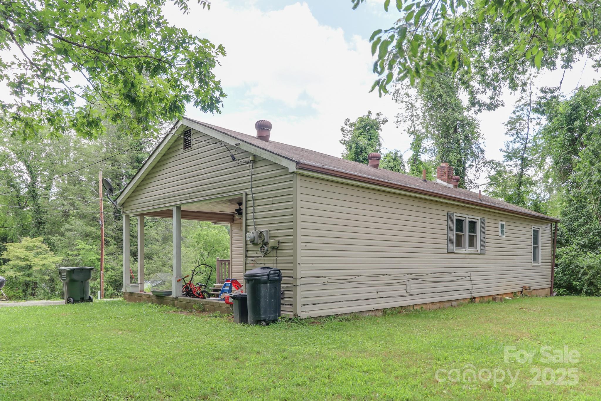 412 W Chestnut Drive