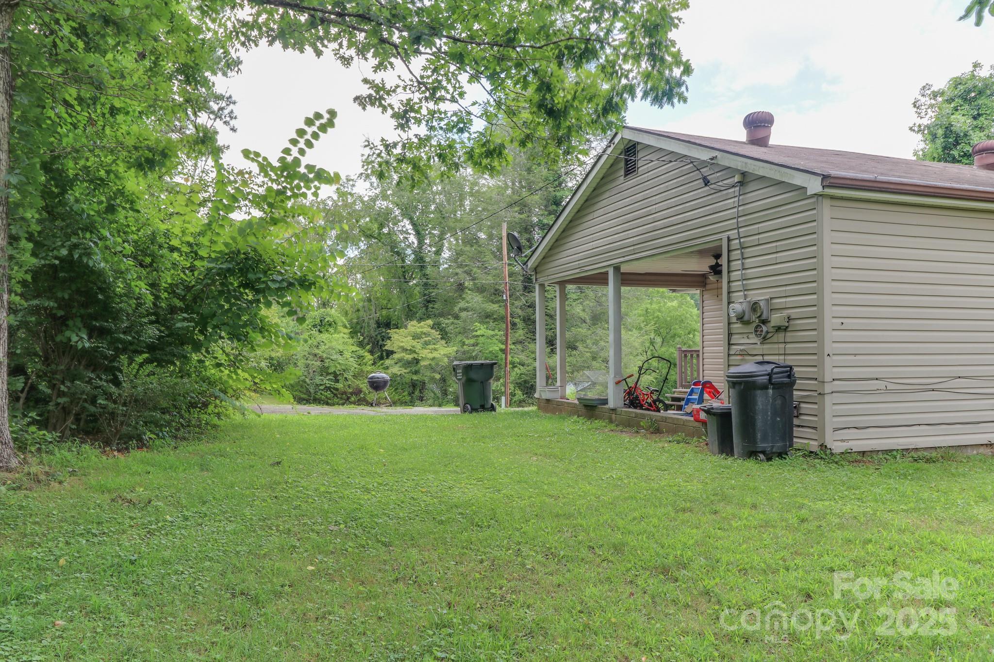 412 W Chestnut Drive
