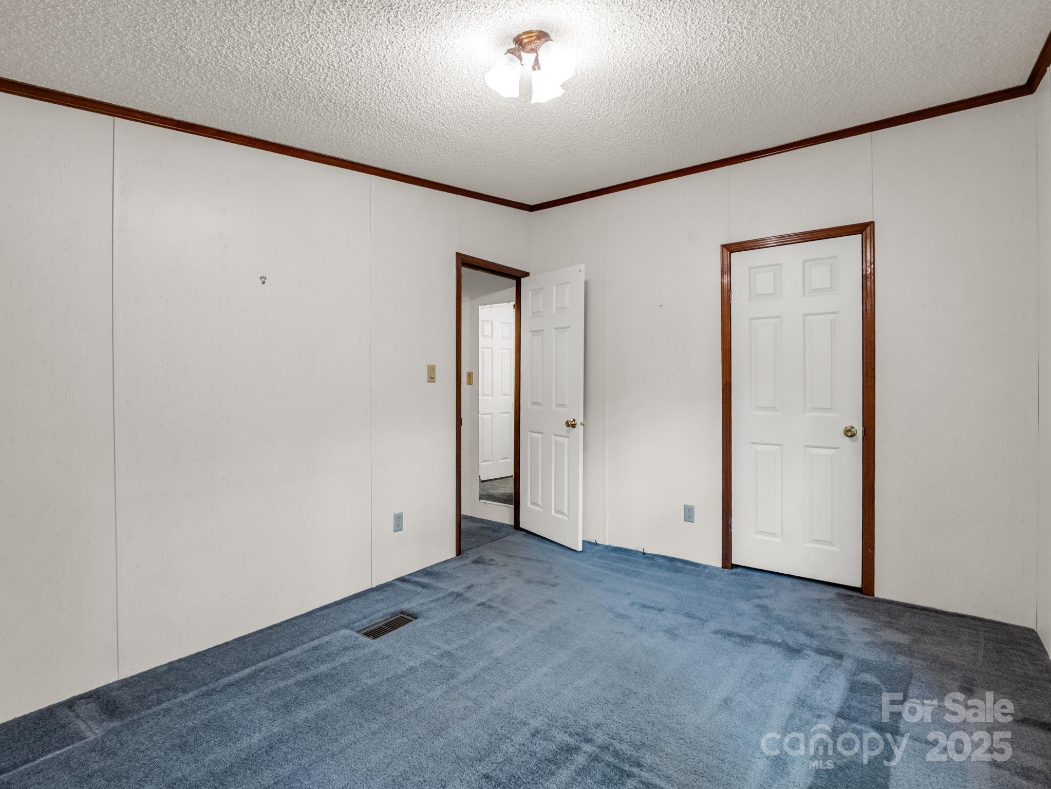 10 Greenwood Acres Drive