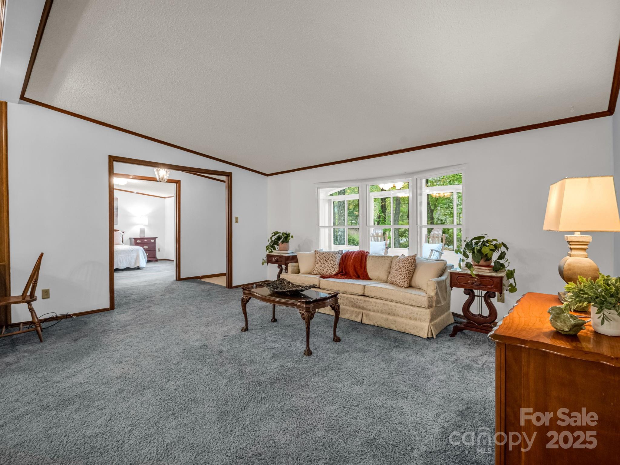 10 Greenwood Acres Drive