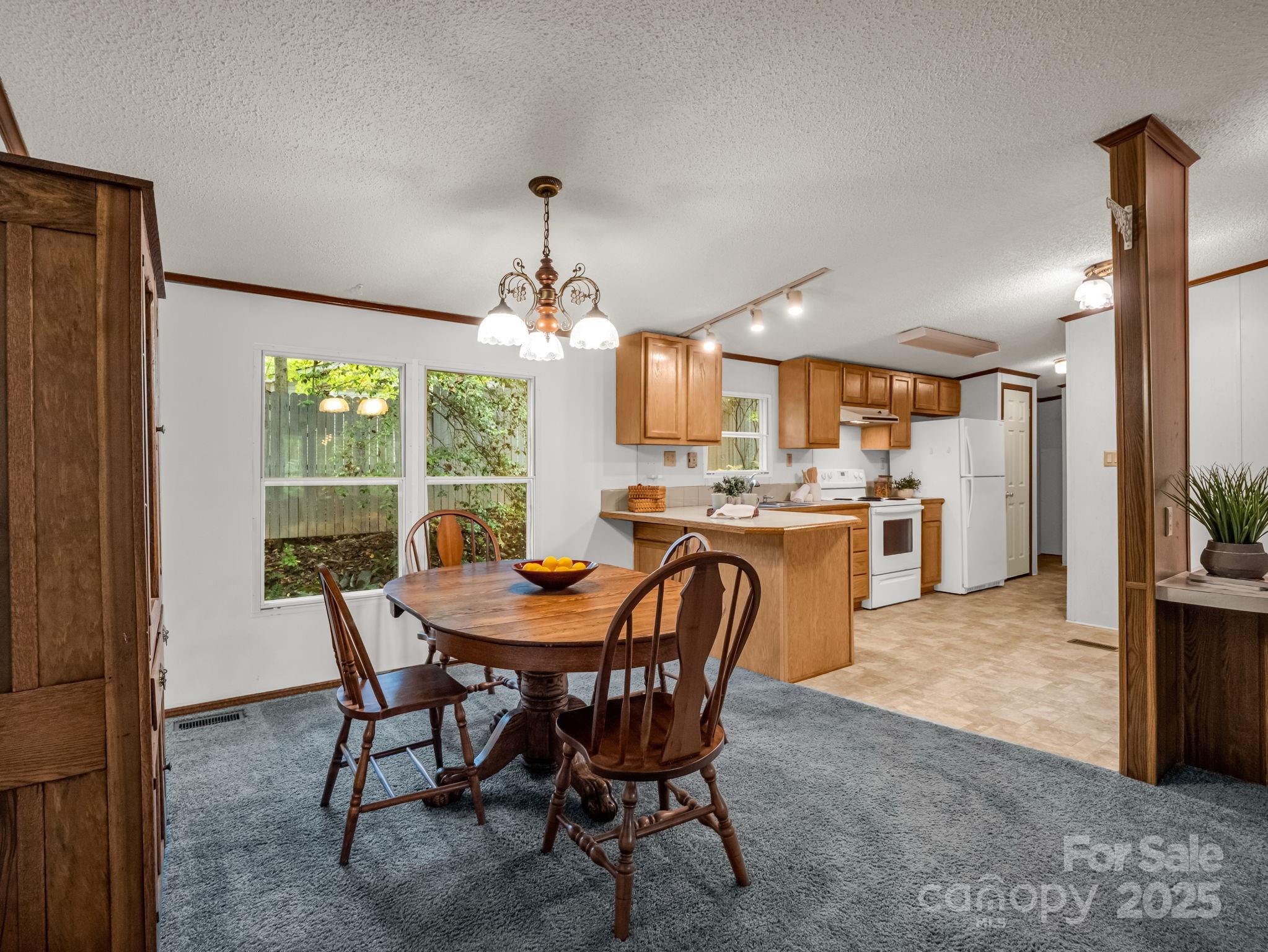 10 Greenwood Acres Drive