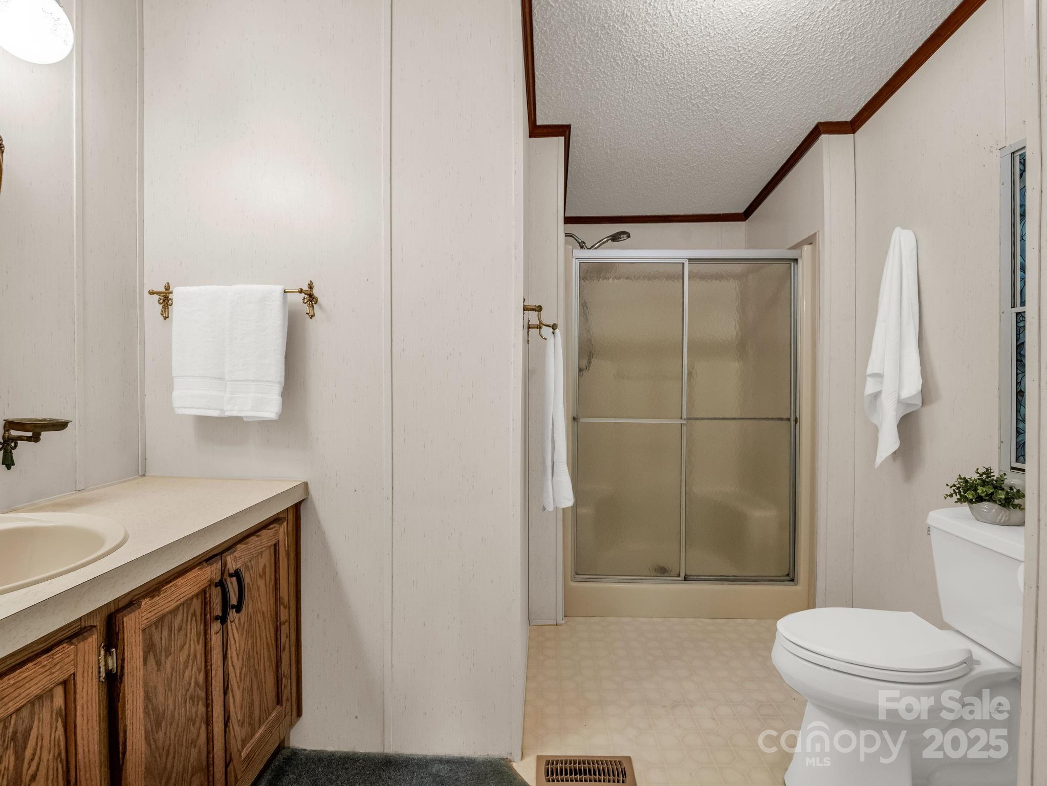 10 Greenwood Acres Drive