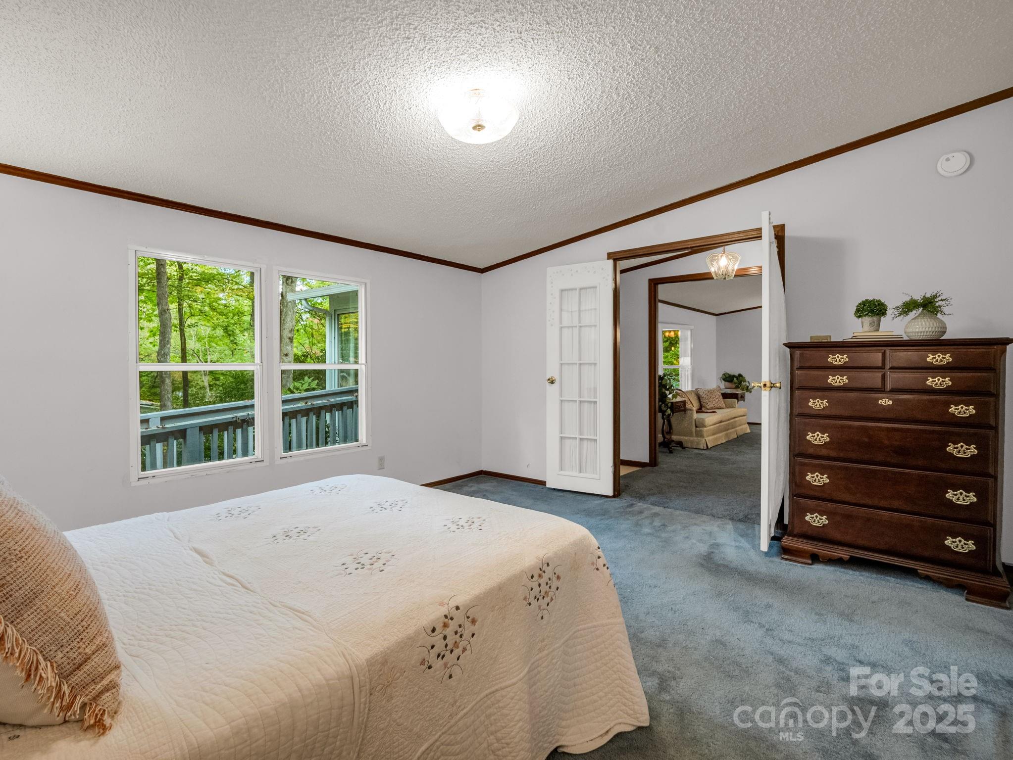 10 Greenwood Acres Drive