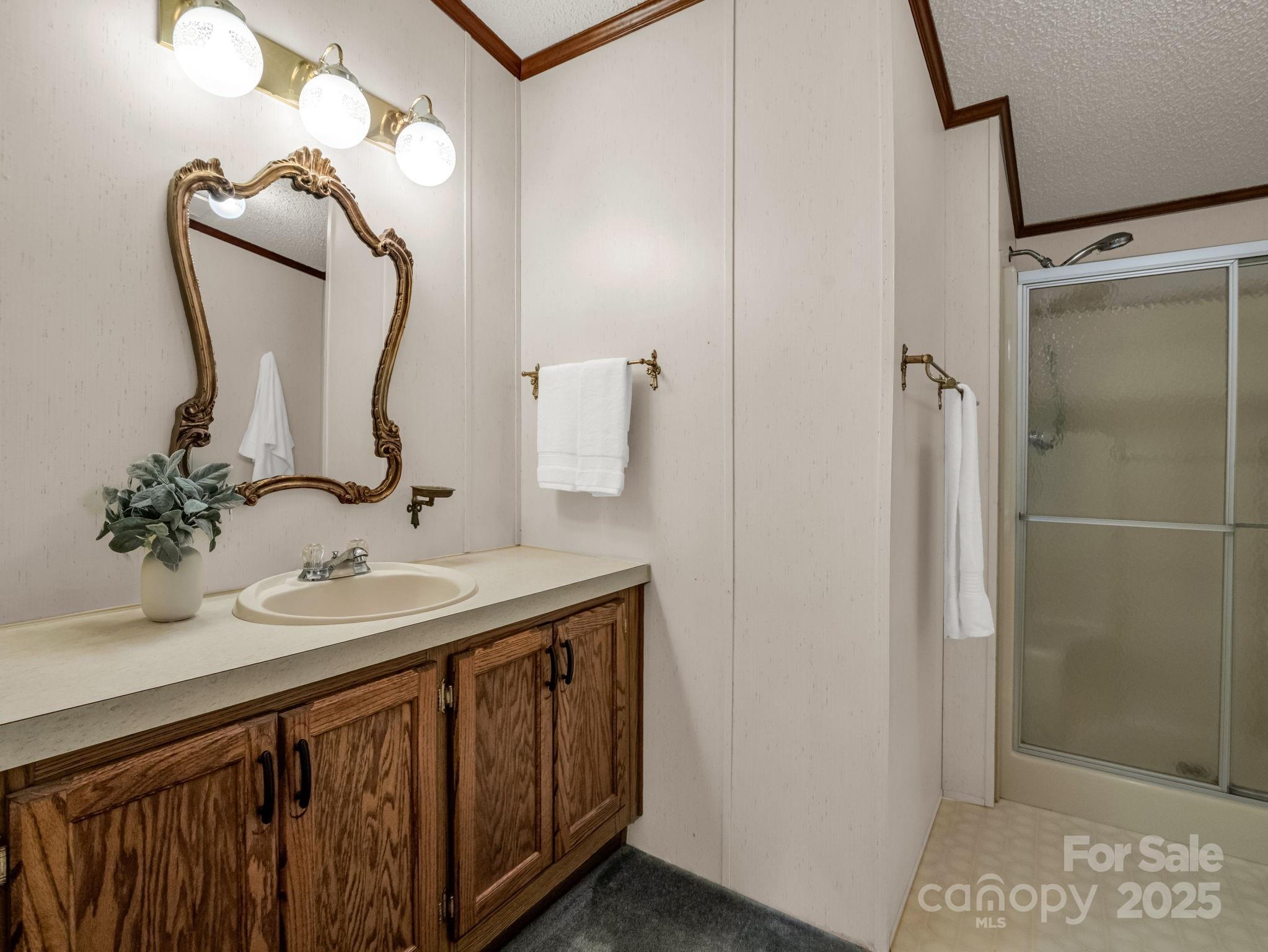 10 Greenwood Acres Drive