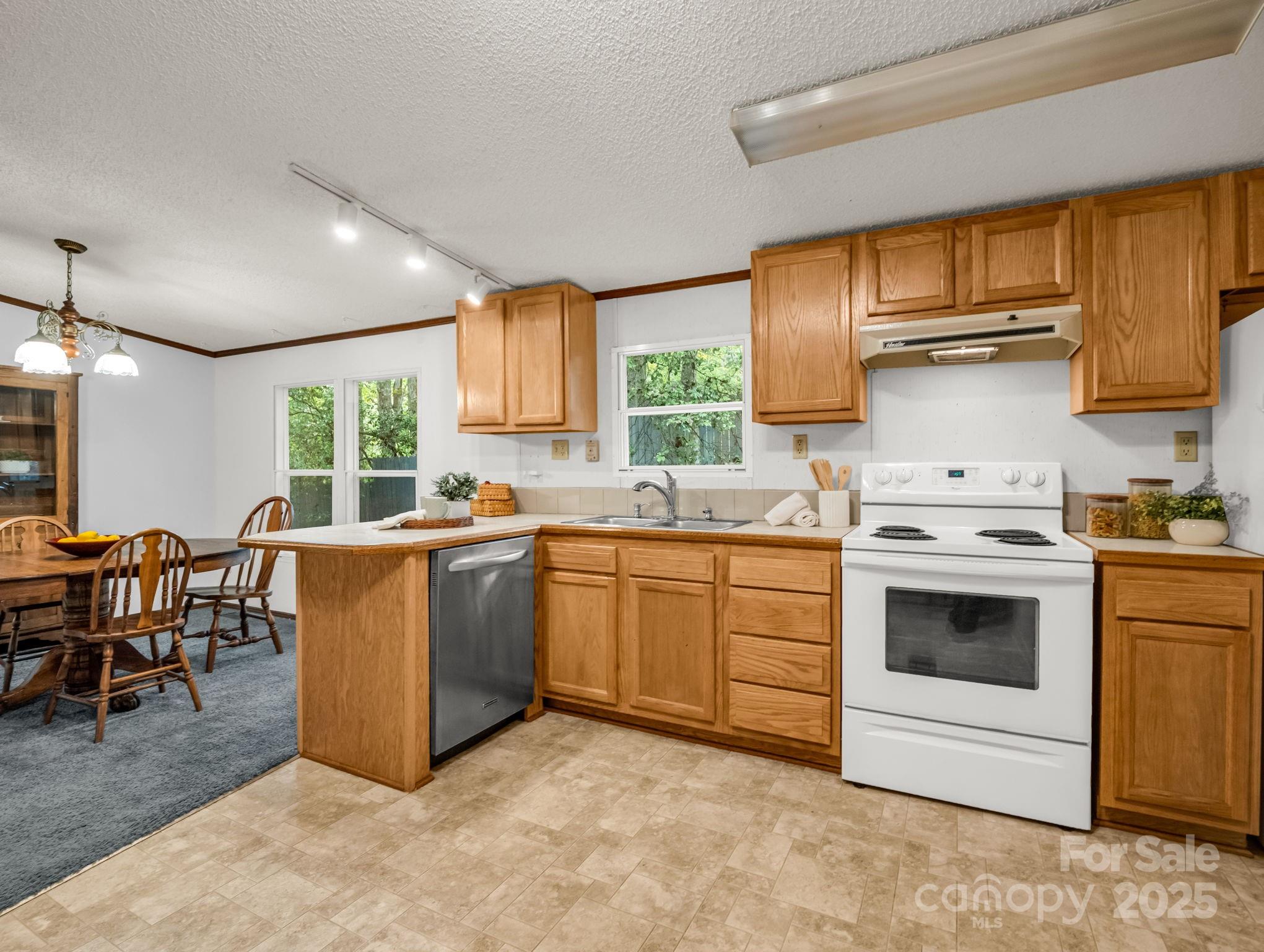 10 Greenwood Acres Drive