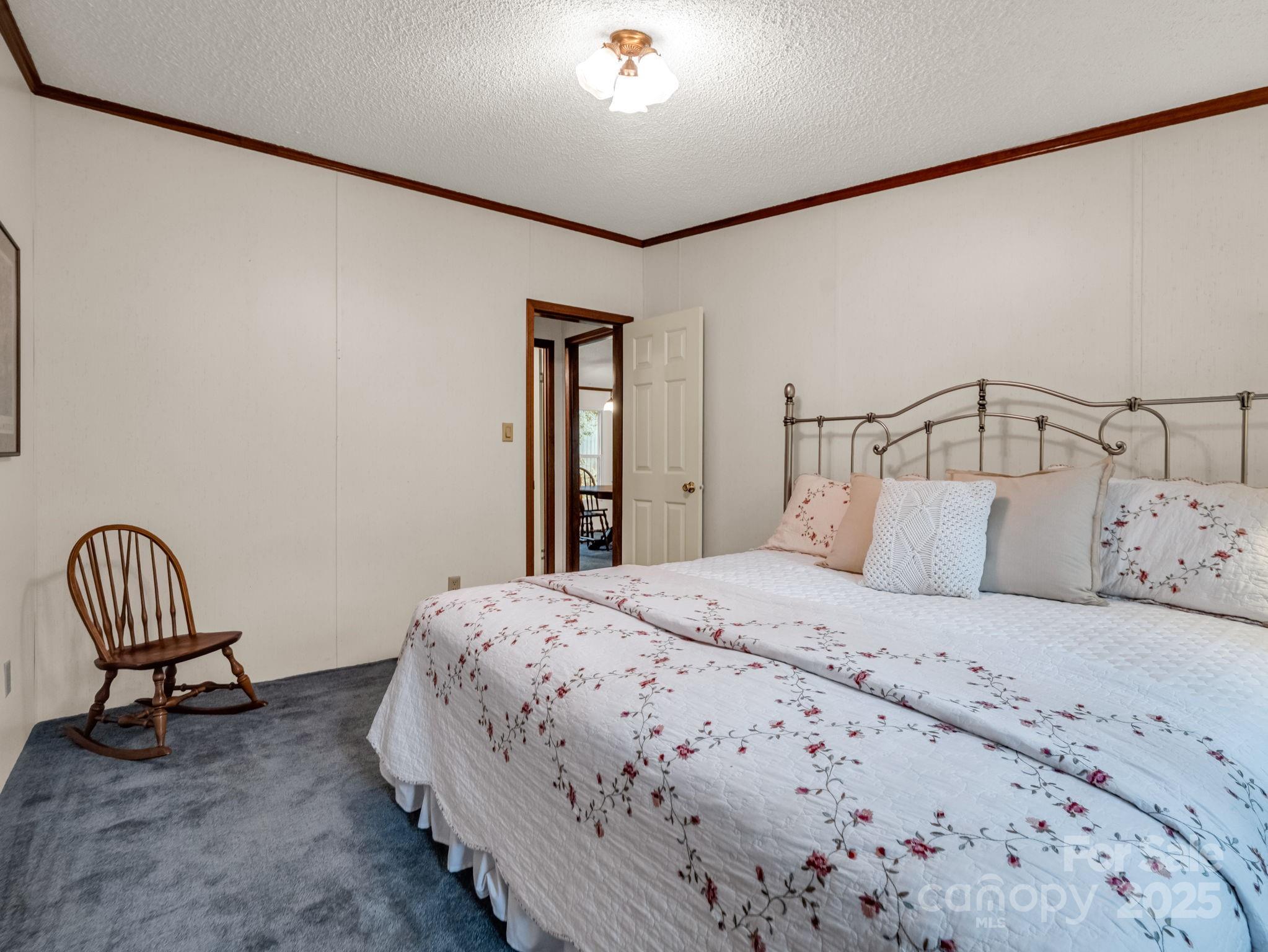 10 Greenwood Acres Drive