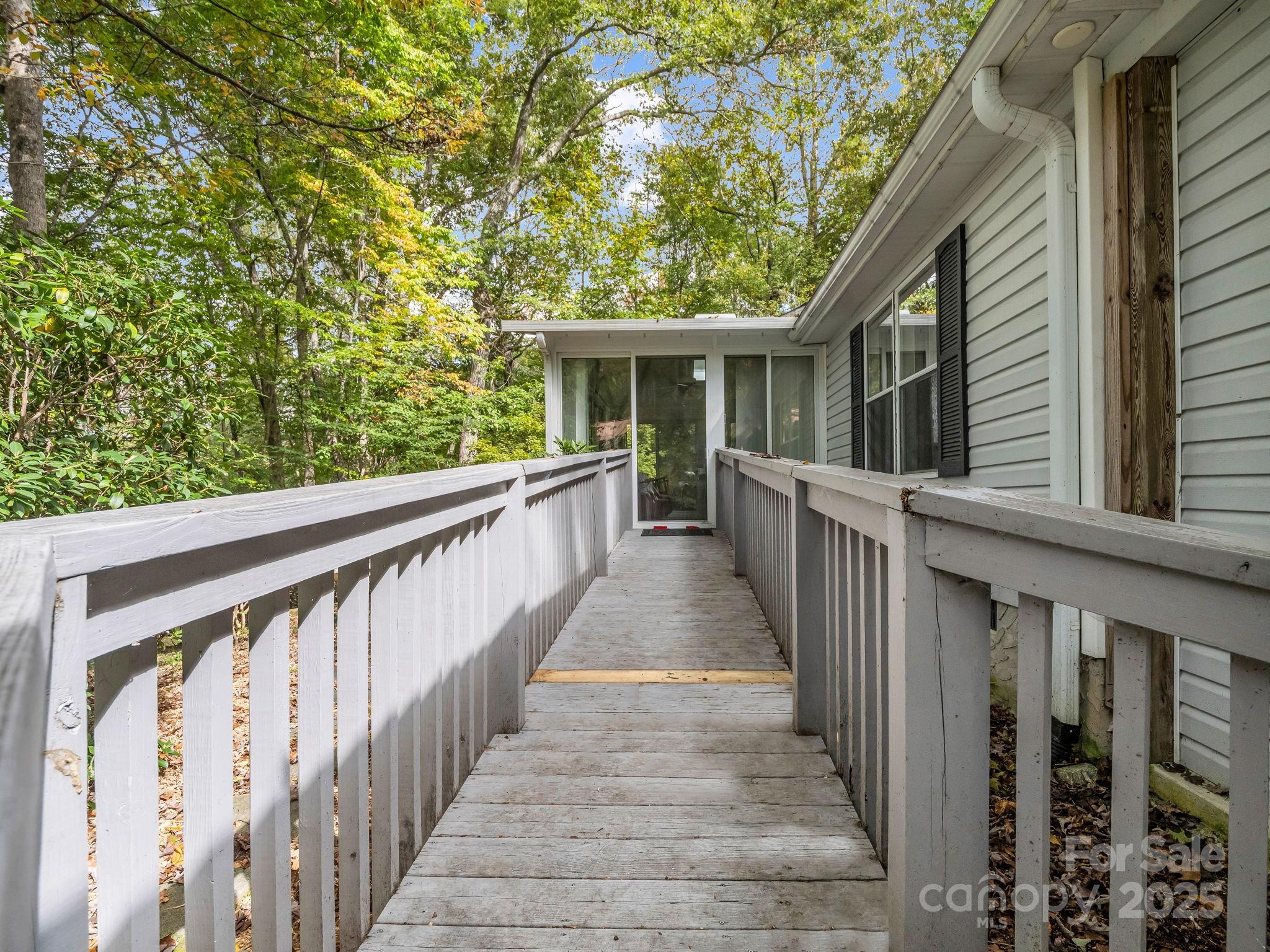 10 Greenwood Acres Drive