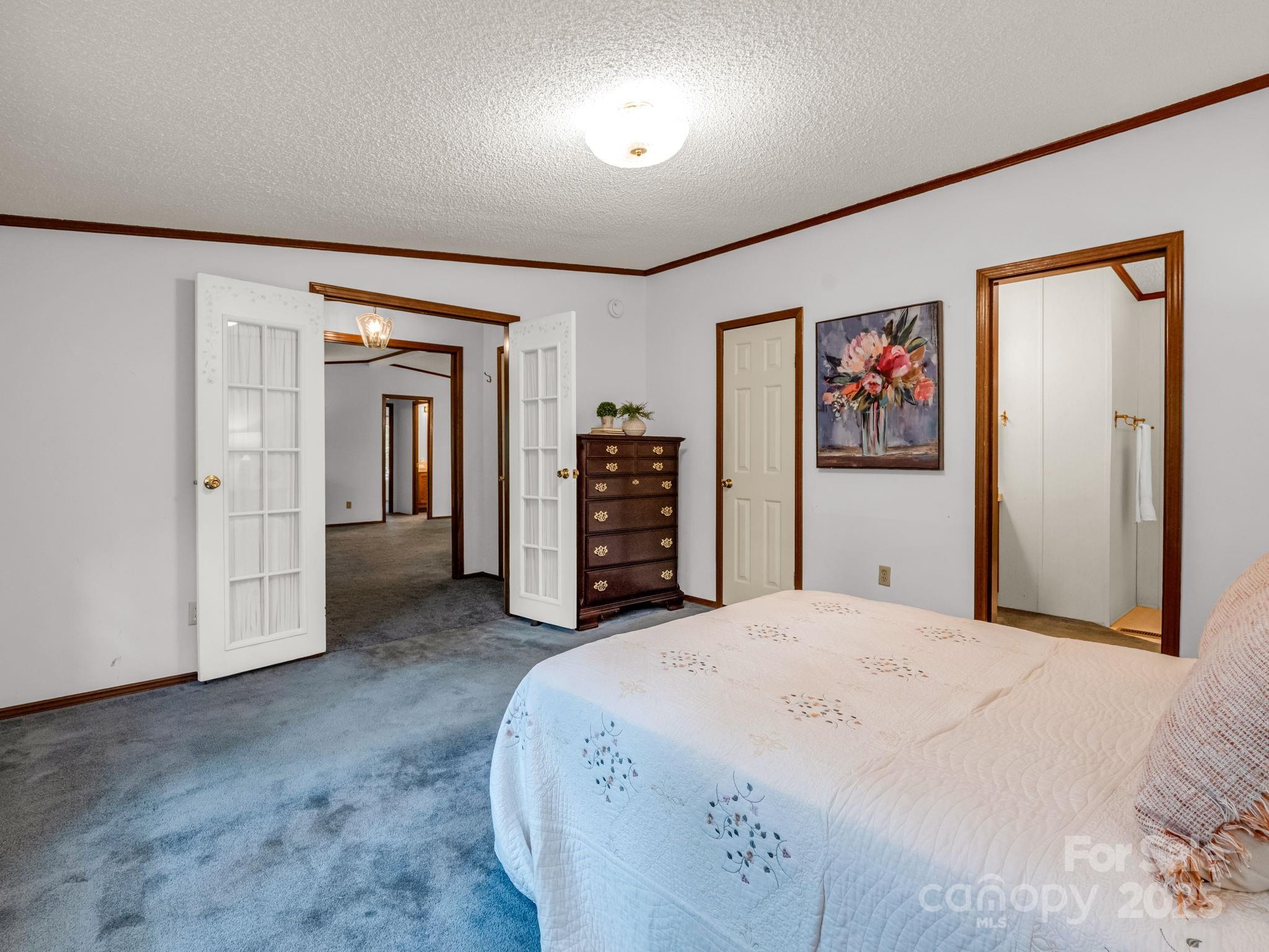 10 Greenwood Acres Drive