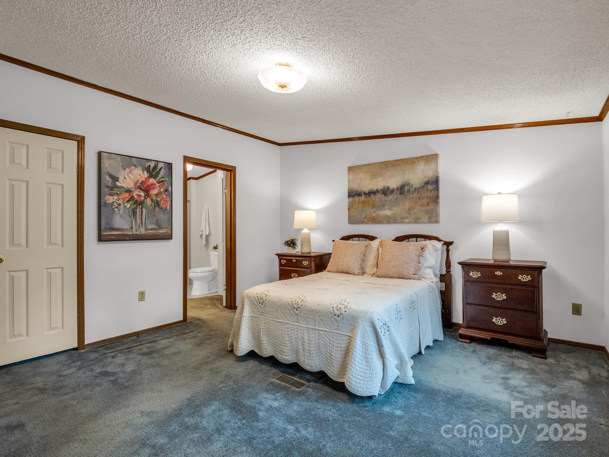 10 Greenwood Acres Drive