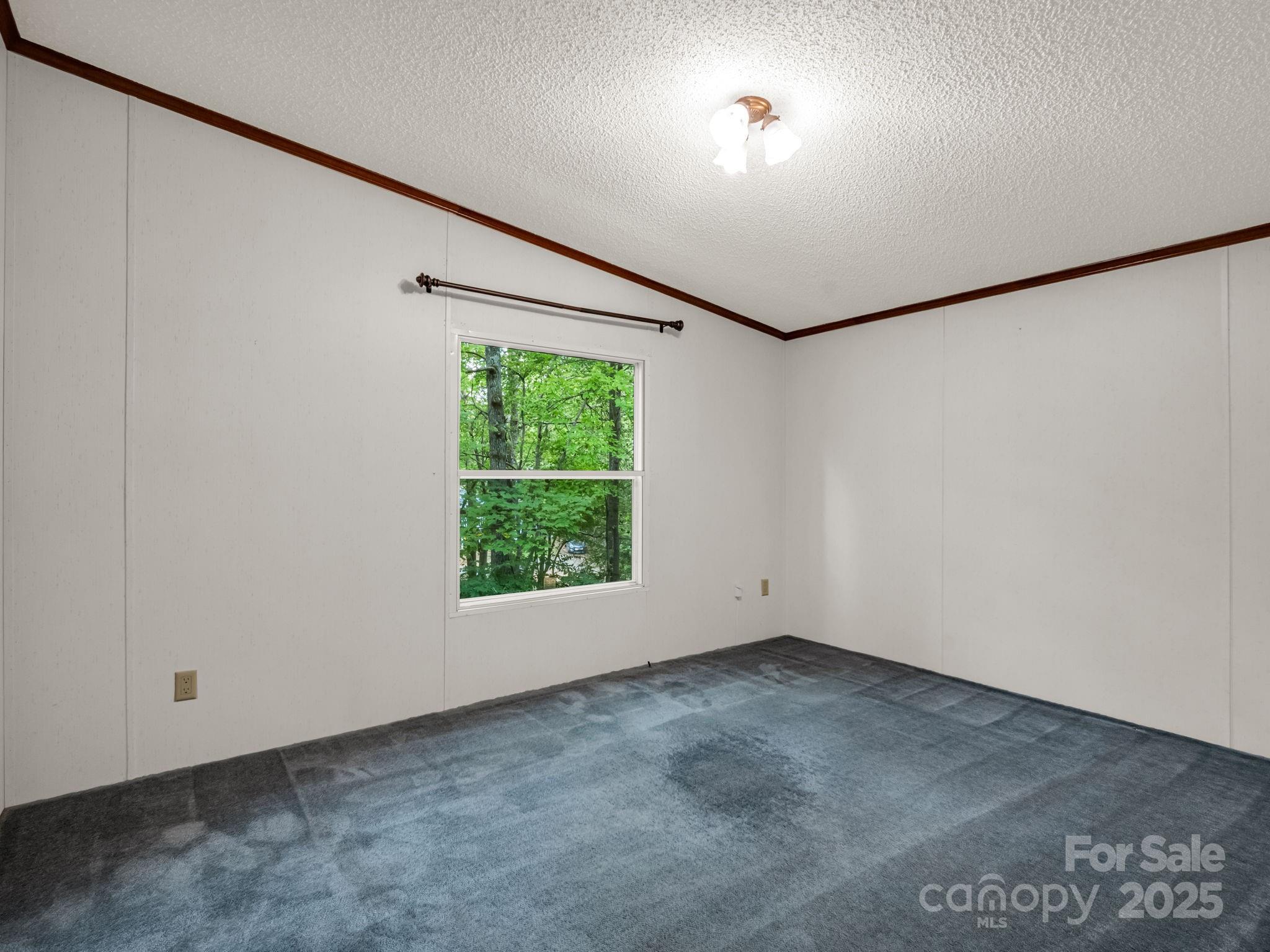 10 Greenwood Acres Drive