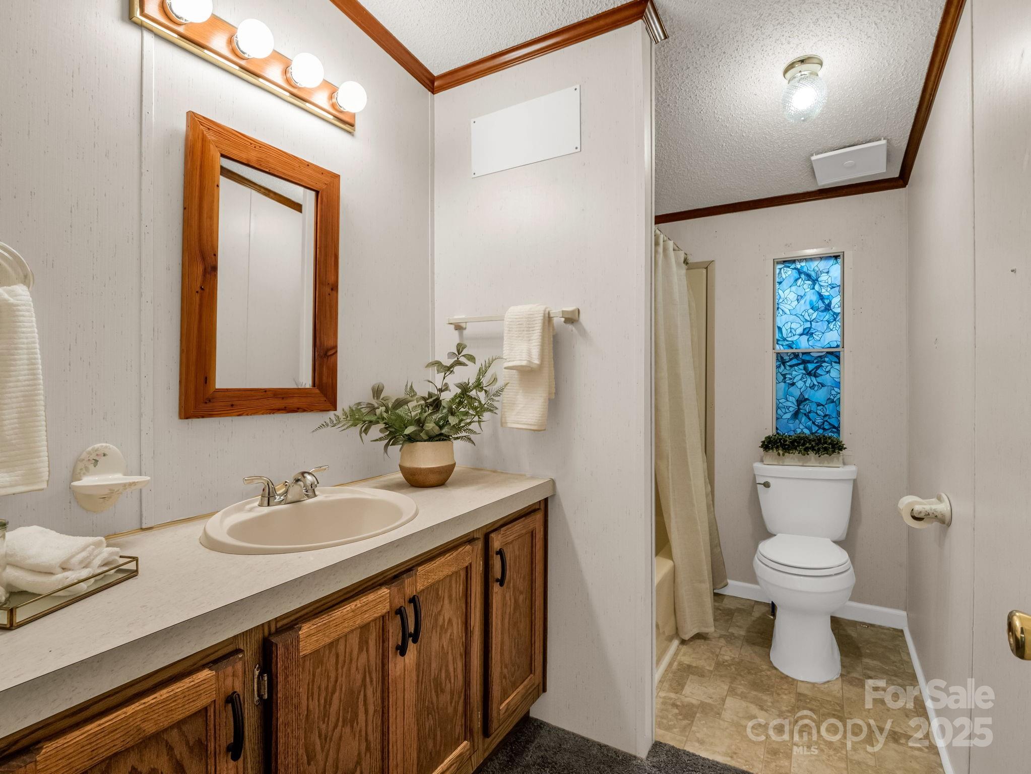 10 Greenwood Acres Drive