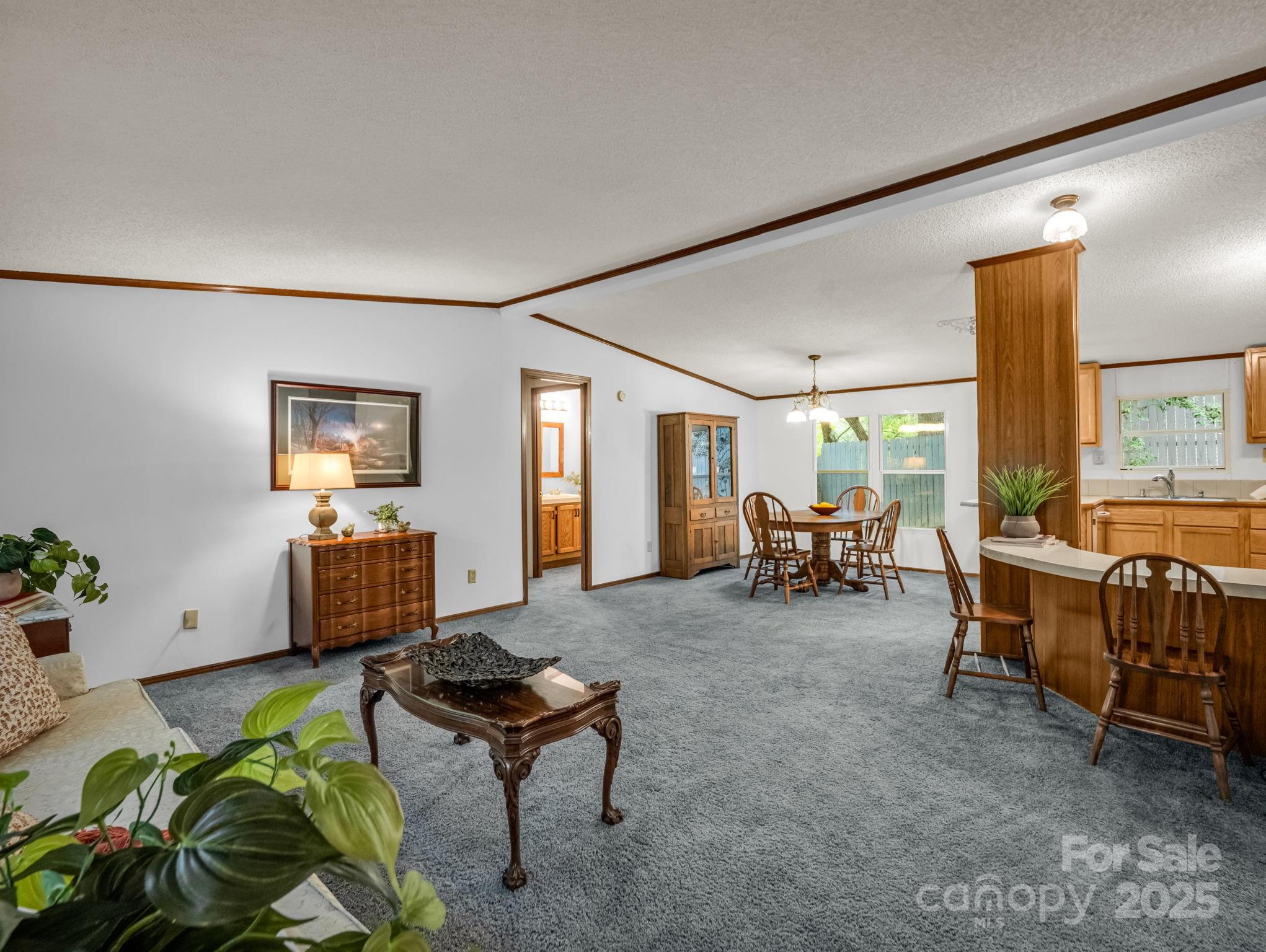 10 Greenwood Acres Drive