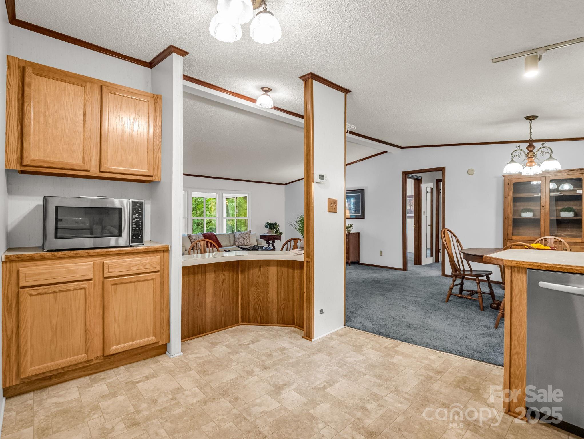 10 Greenwood Acres Drive