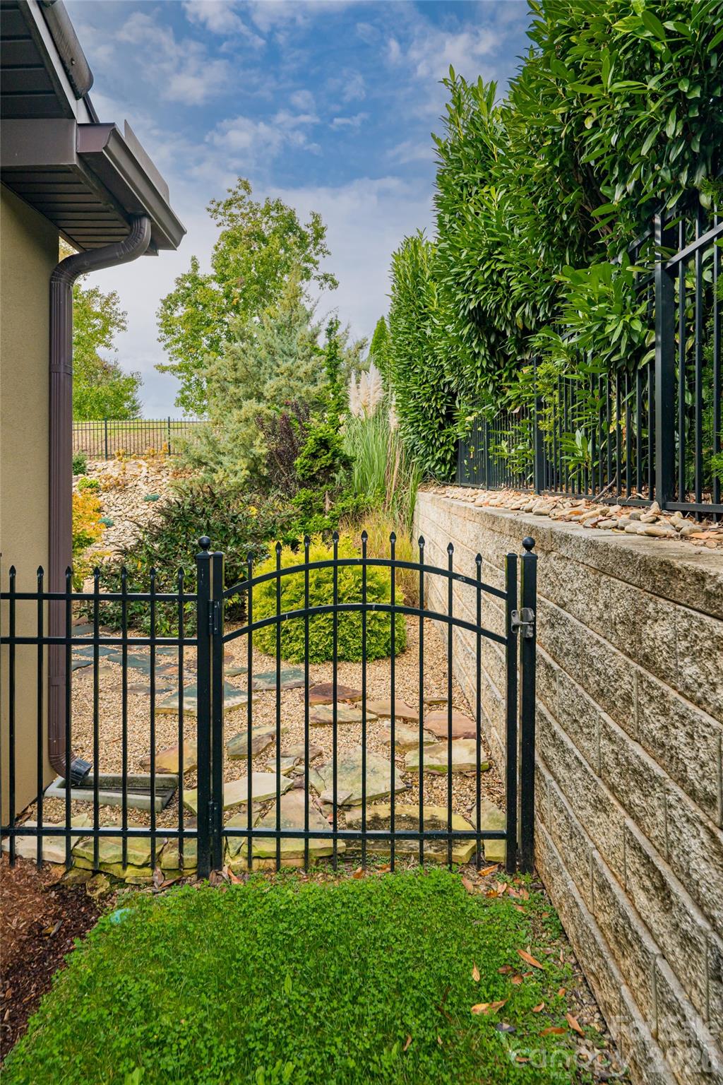 5 Pacifico Drive