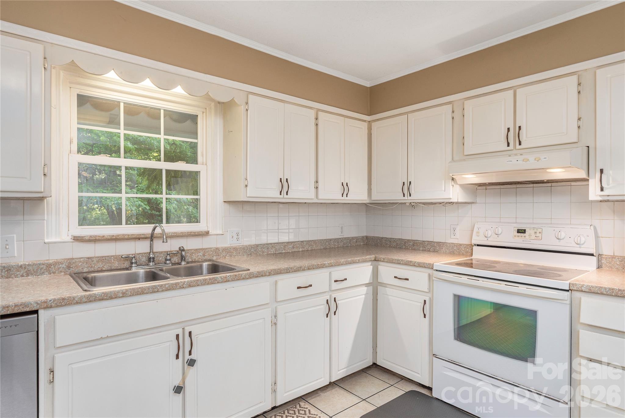 142 Whisperwood Drive Unit: 19
