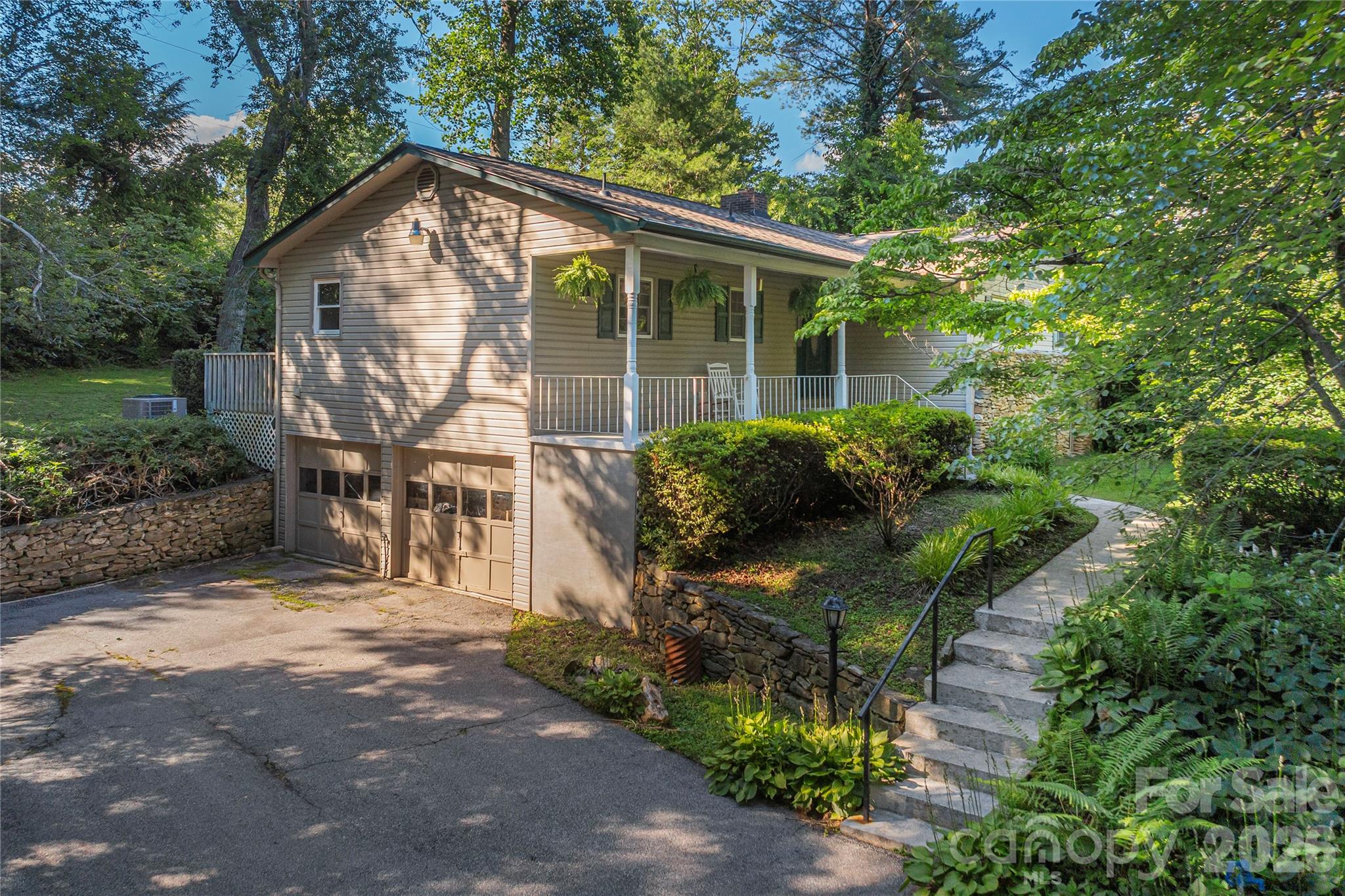 142 Whisperwood Drive Unit: 19