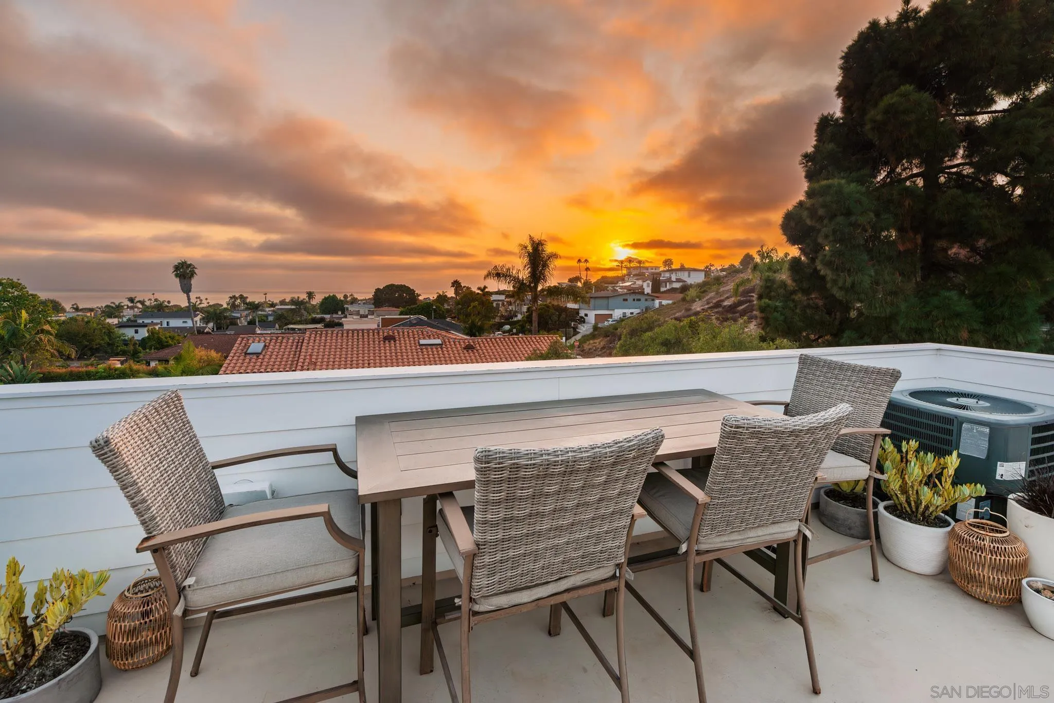 1041 Van Nuys St