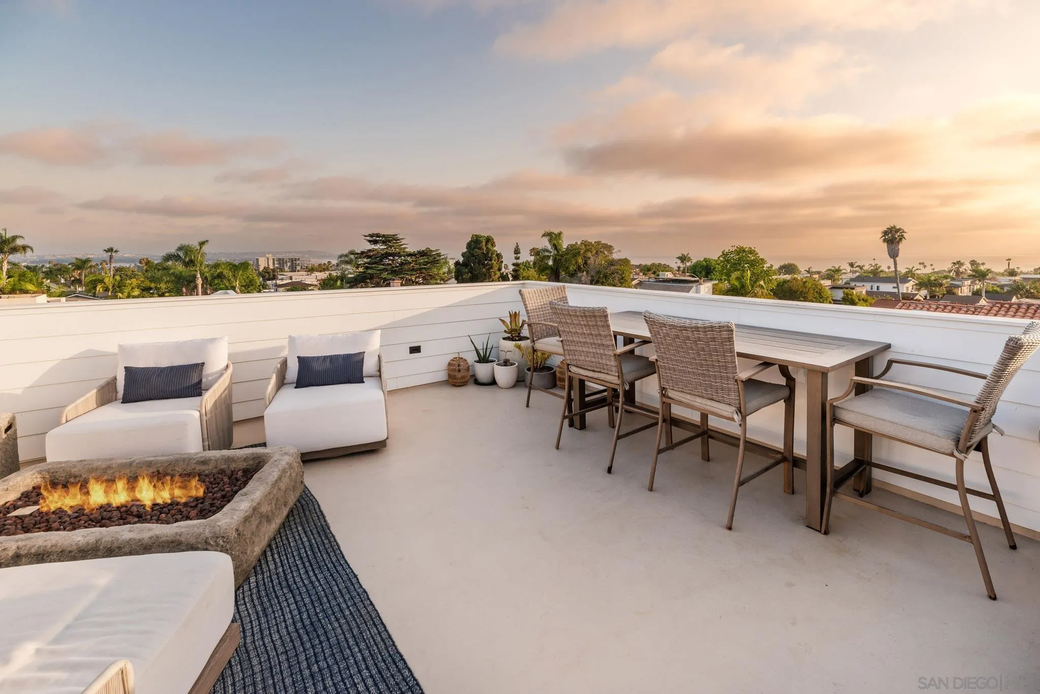 1041 Van Nuys St