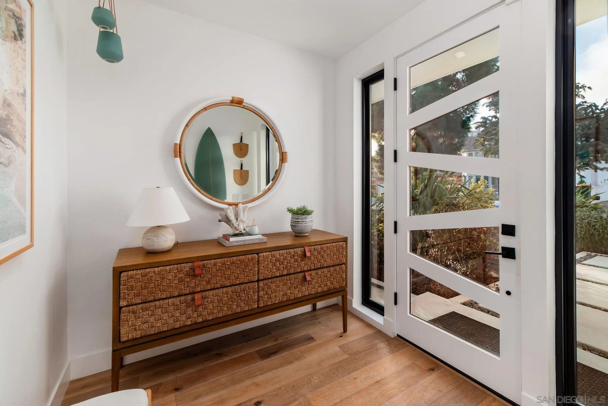1041 Van Nuys St