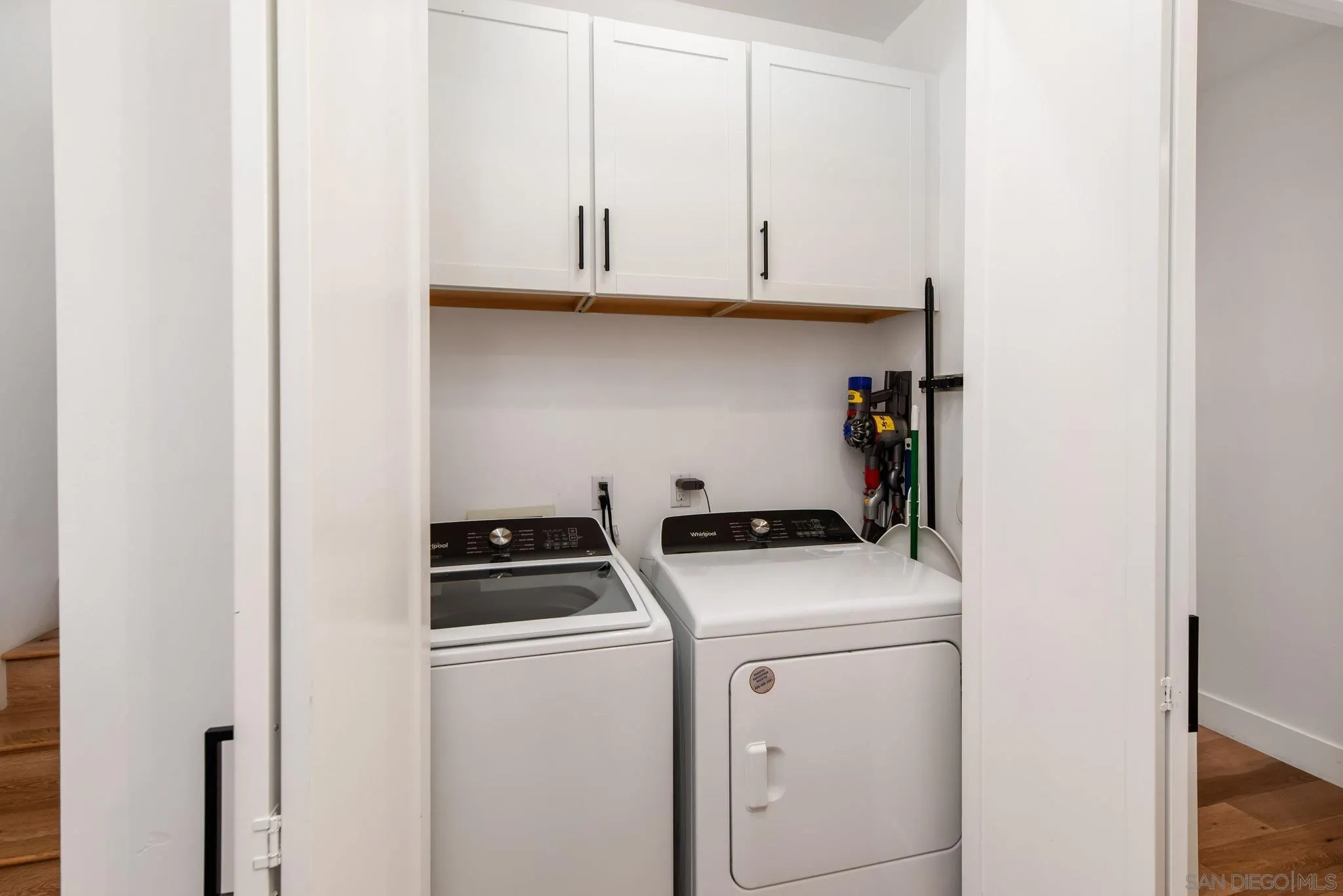 1041 Van Nuys St