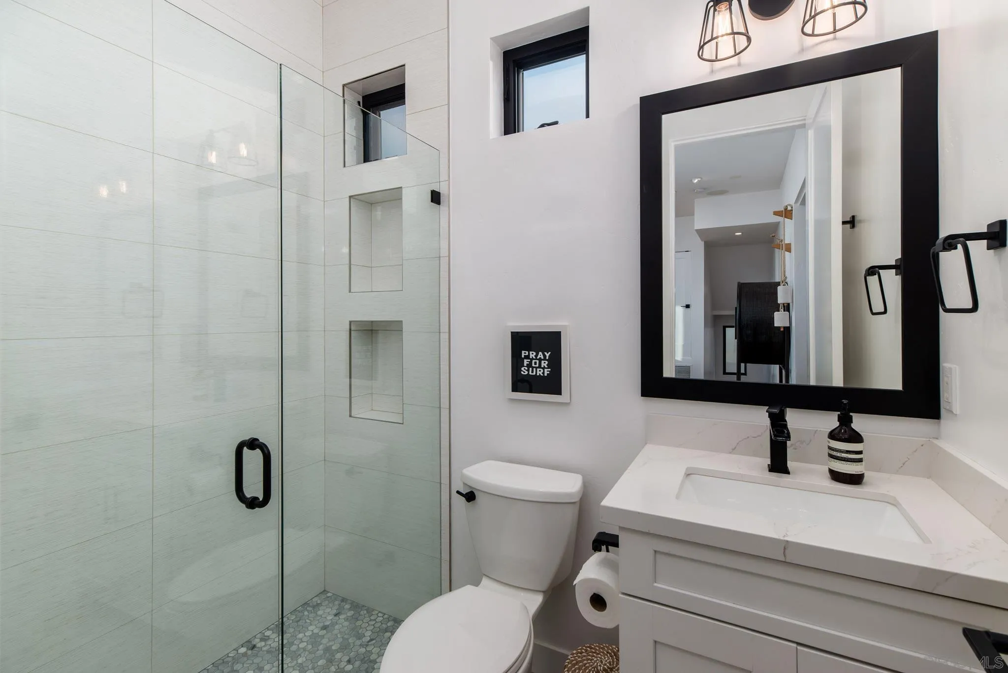 1041 Van Nuys St