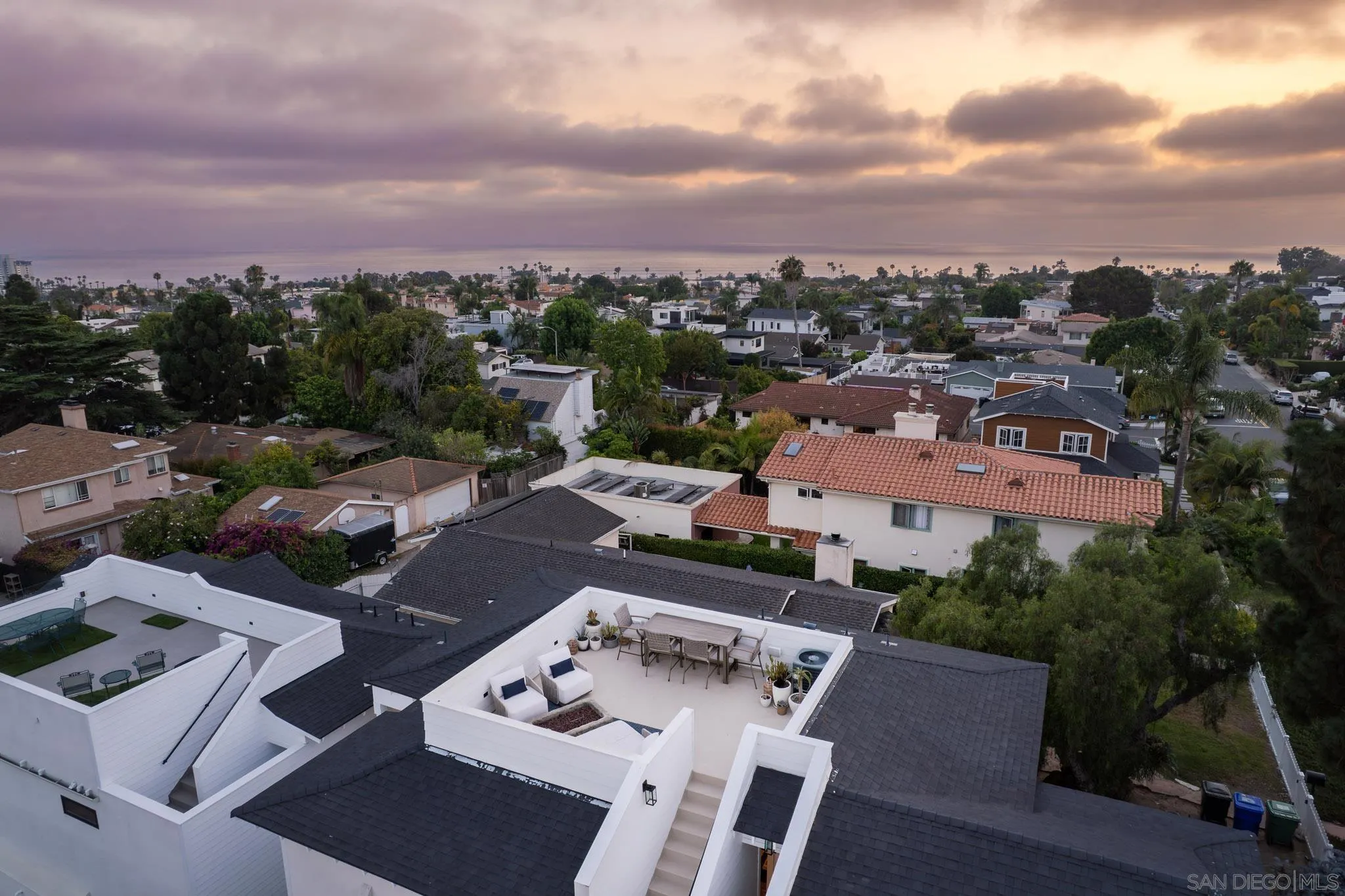 1041 Van Nuys St