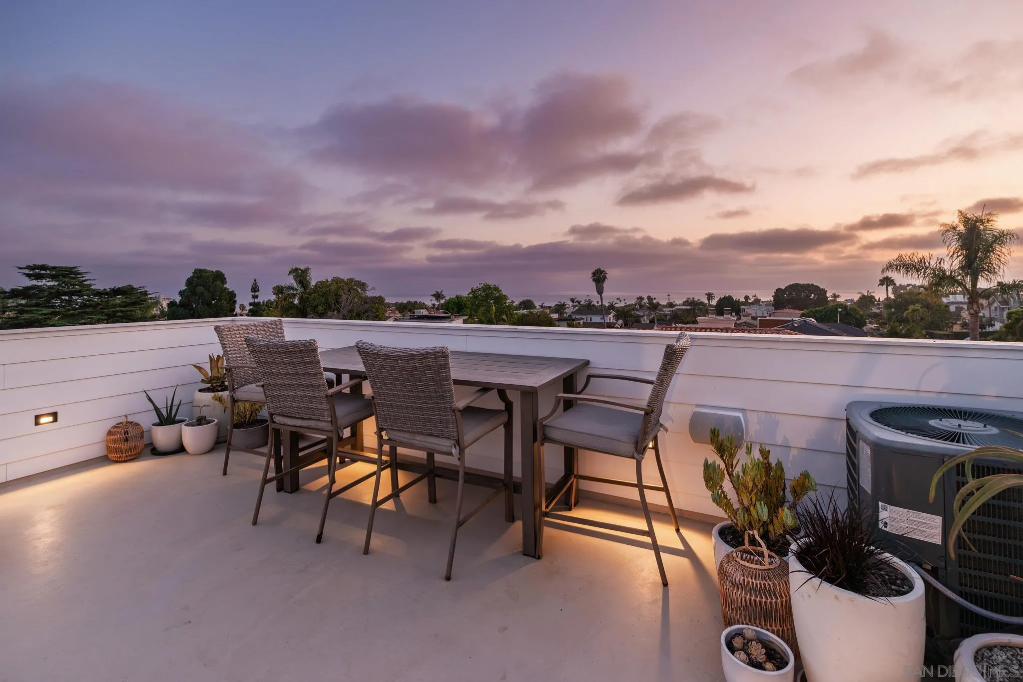 1041 Van Nuys St