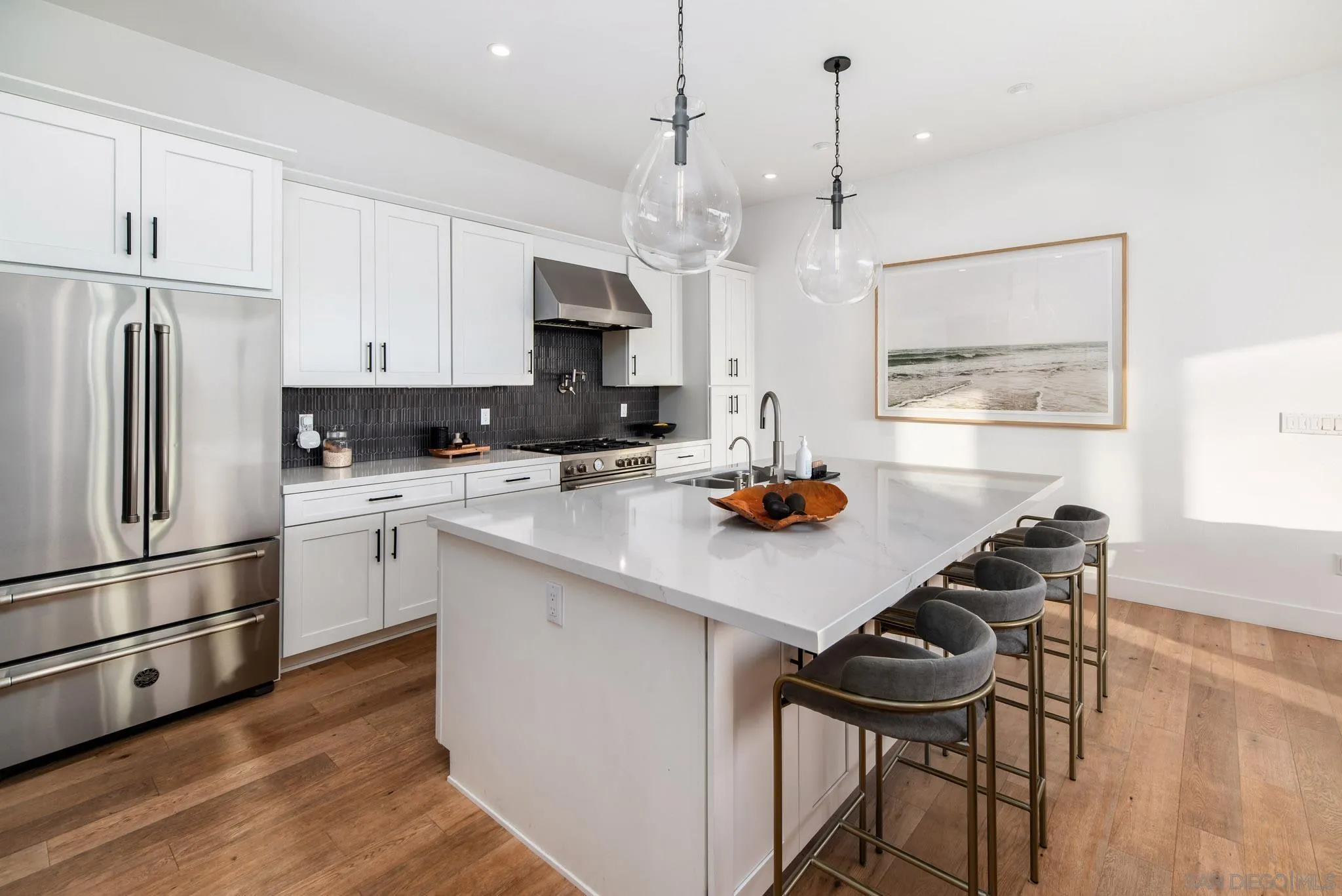 1041 Van Nuys St
