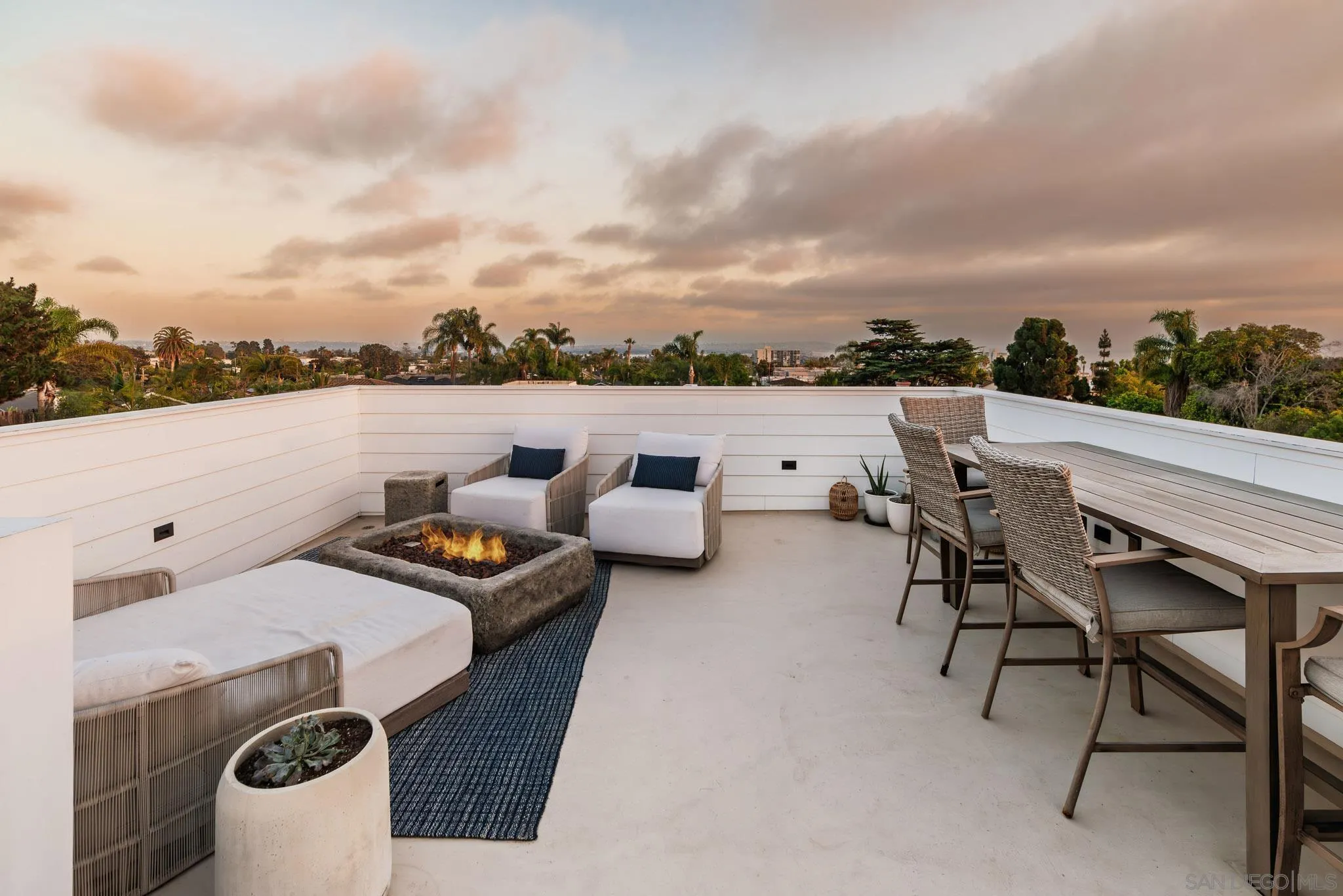1041 Van Nuys St