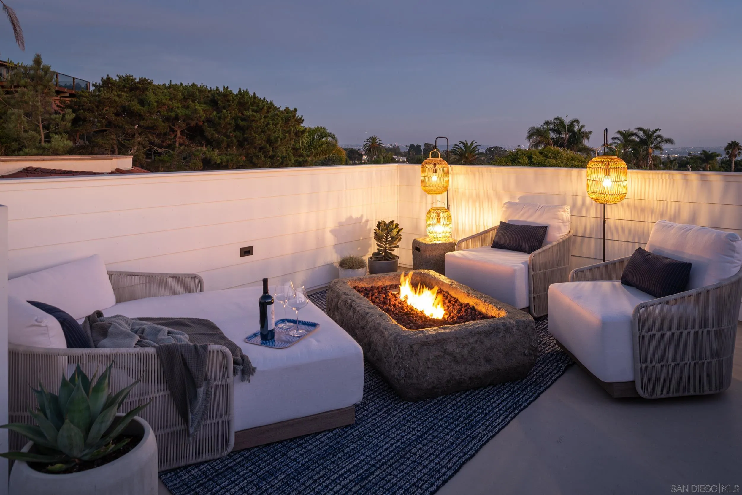 1041 Van Nuys St