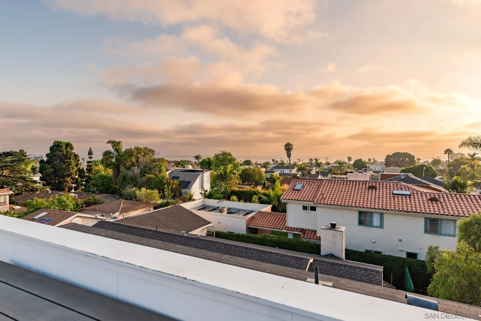 1041 Van Nuys St