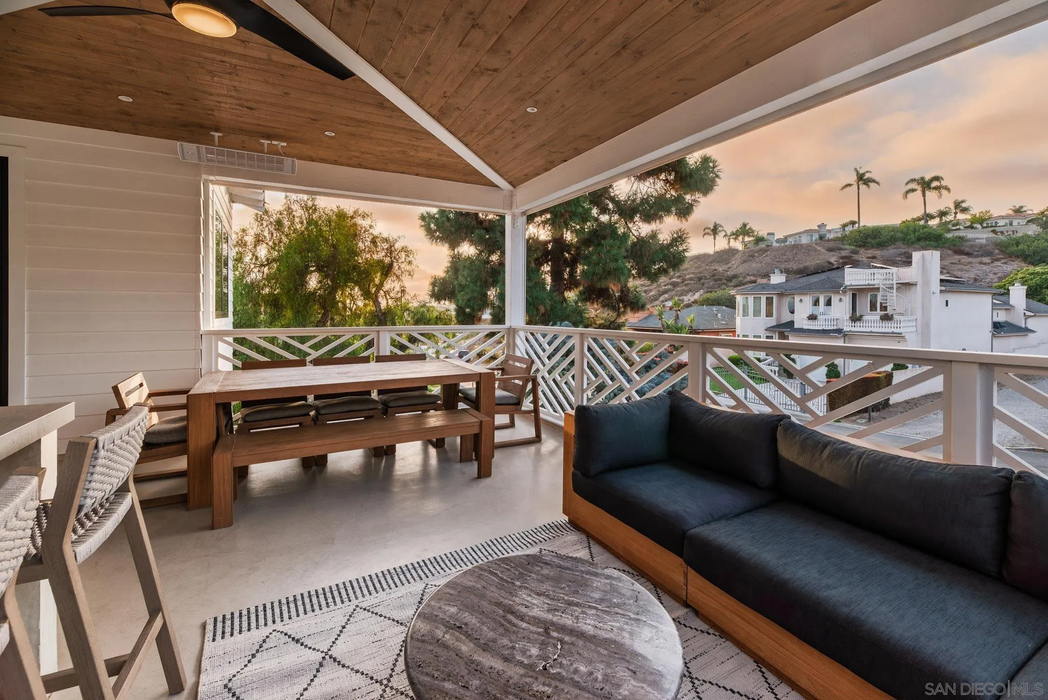 1041 Van Nuys St