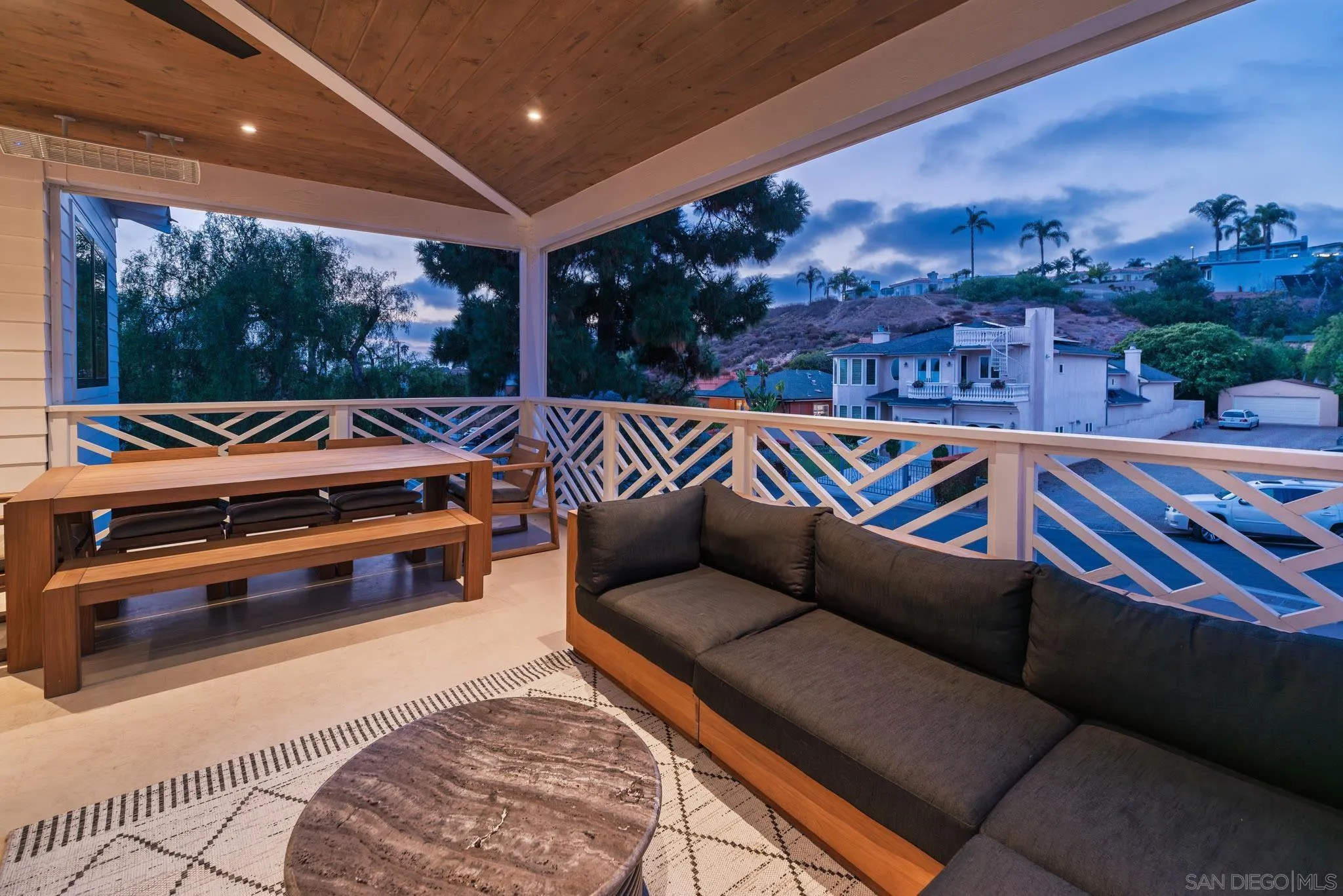 1041 Van Nuys St