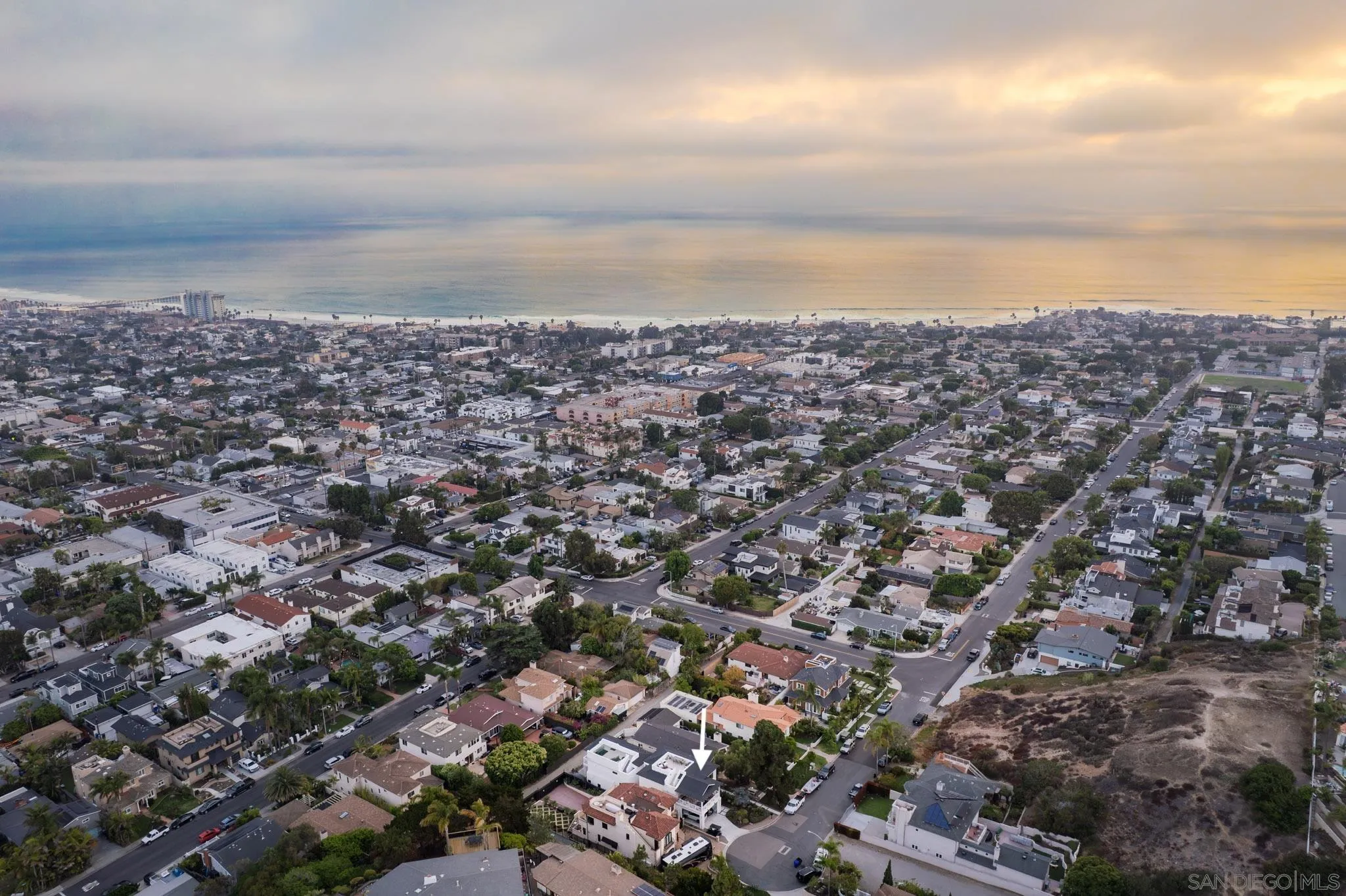 1041 Van Nuys St