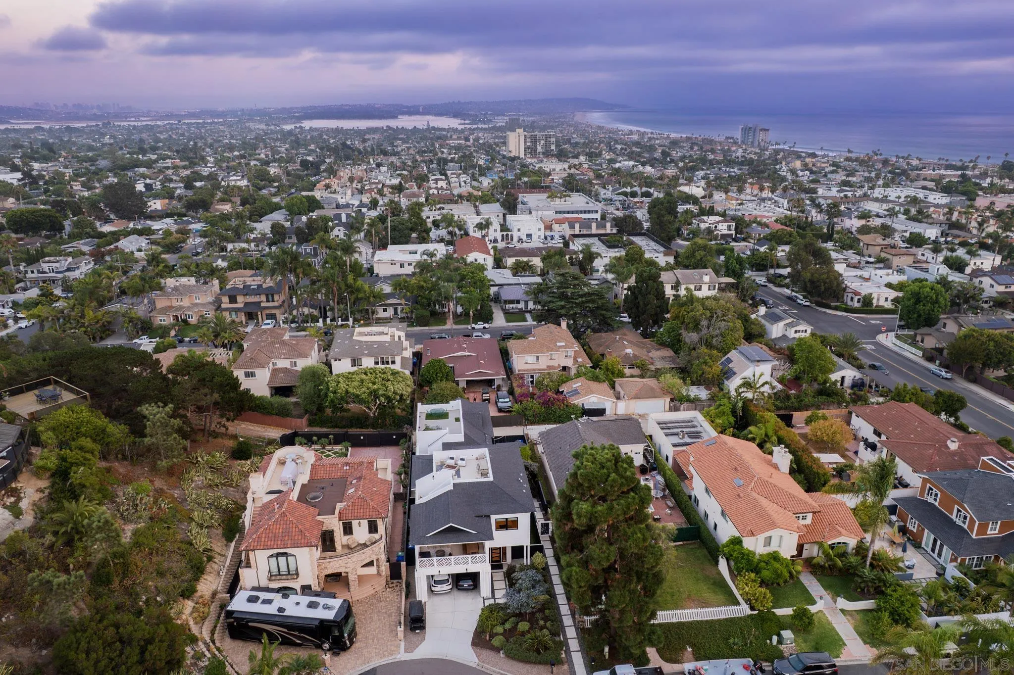 1041 Van Nuys St