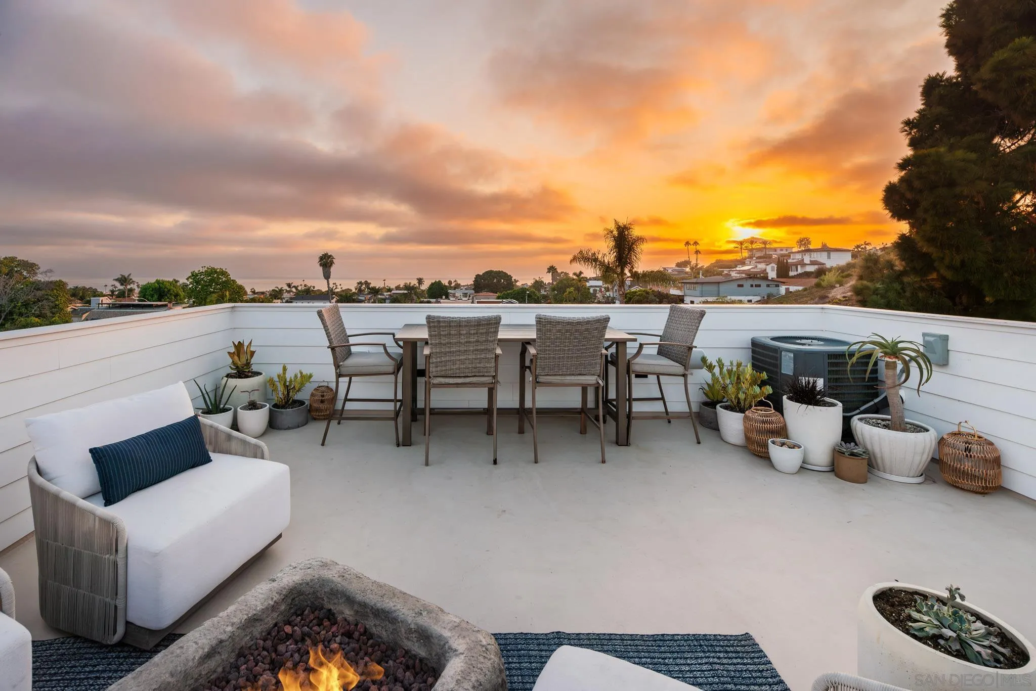 1041 Van Nuys St