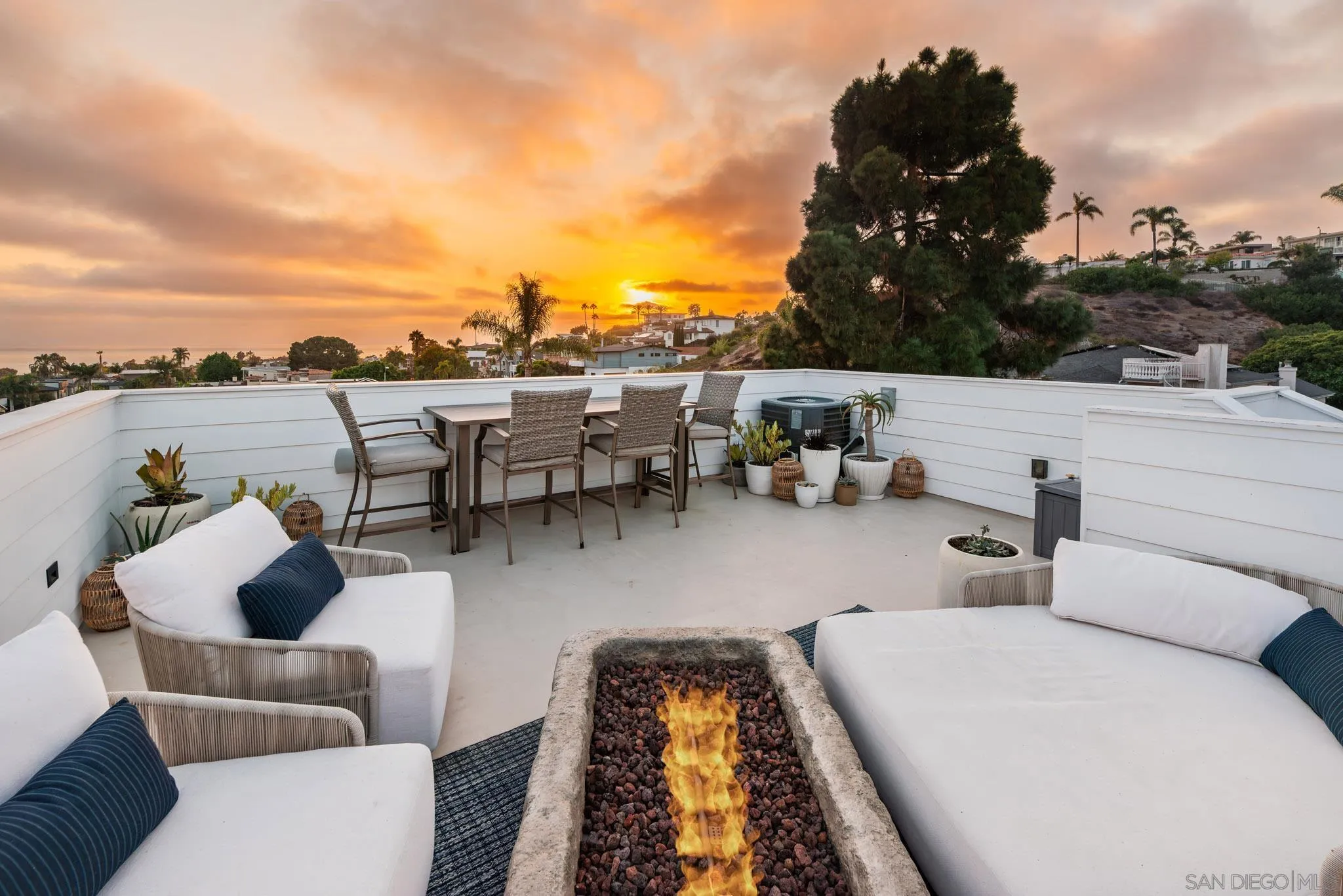 1041 Van Nuys St