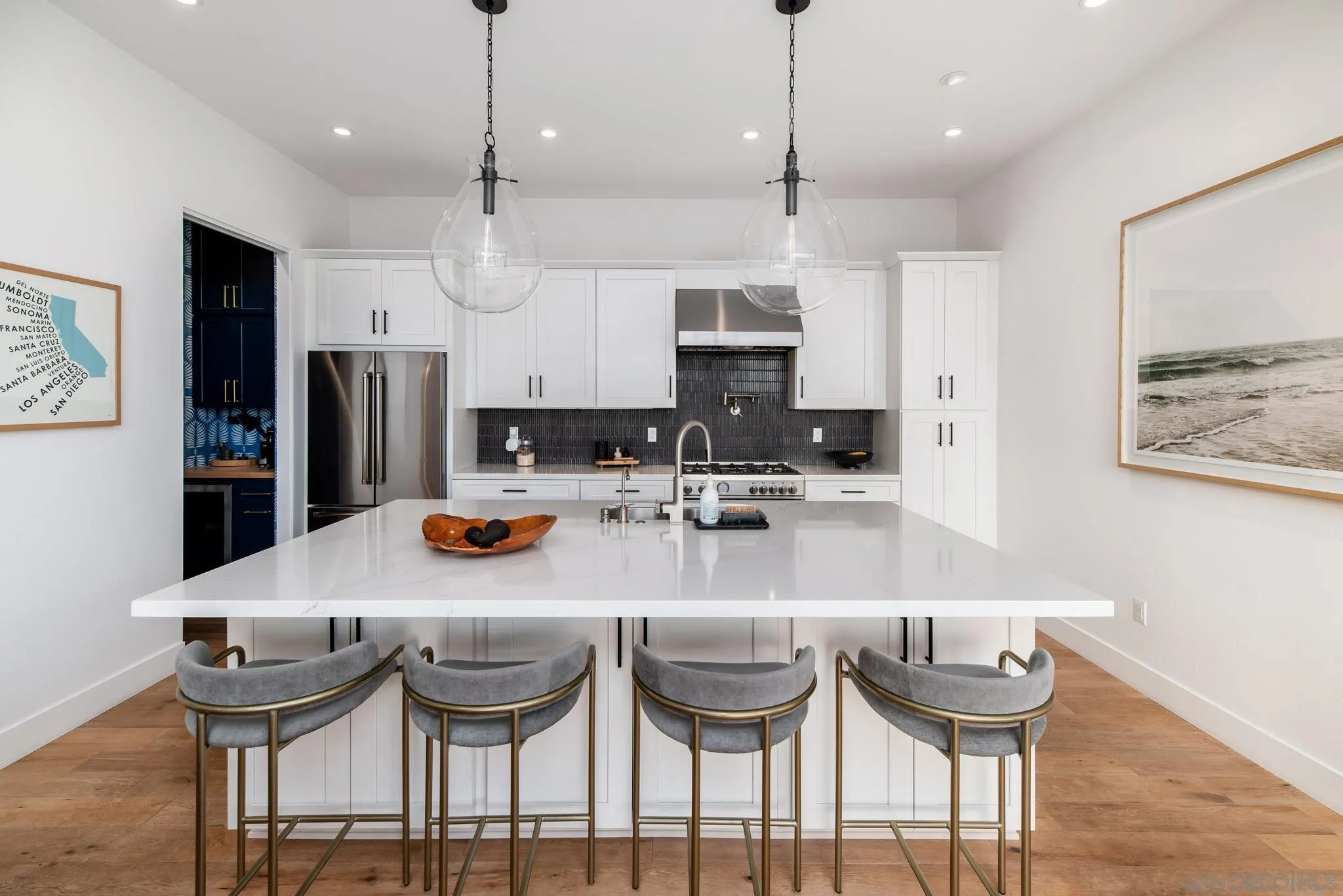 1041 Van Nuys St