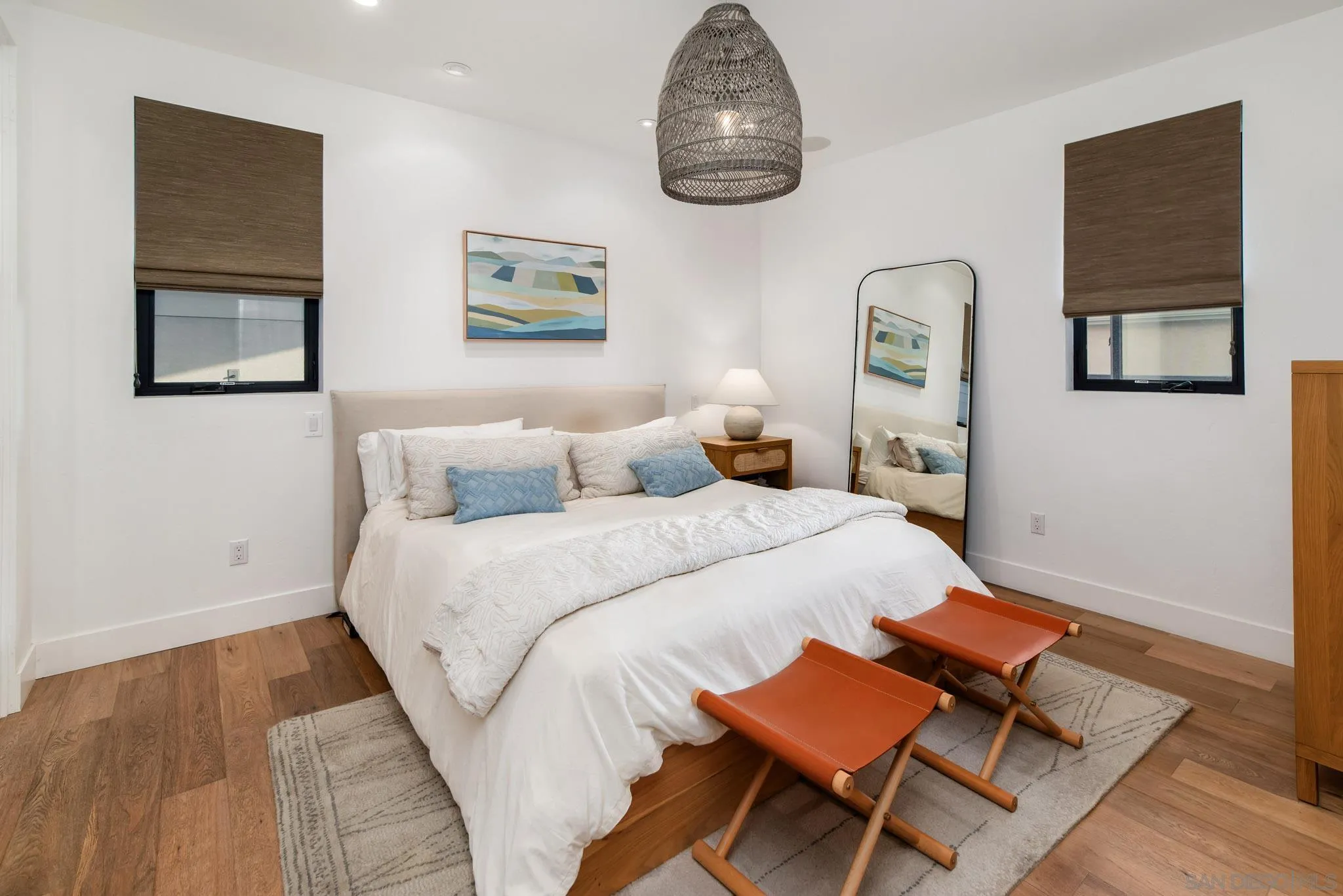 1041 Van Nuys St